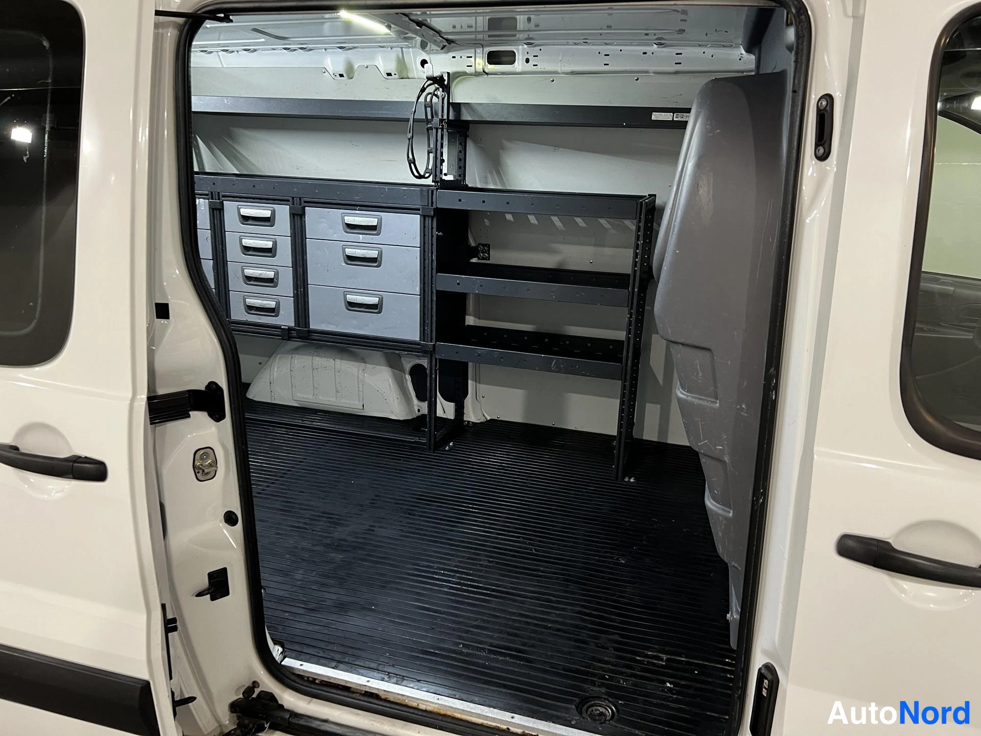 Valkoinen Toyota Proace 2015, kuva 11