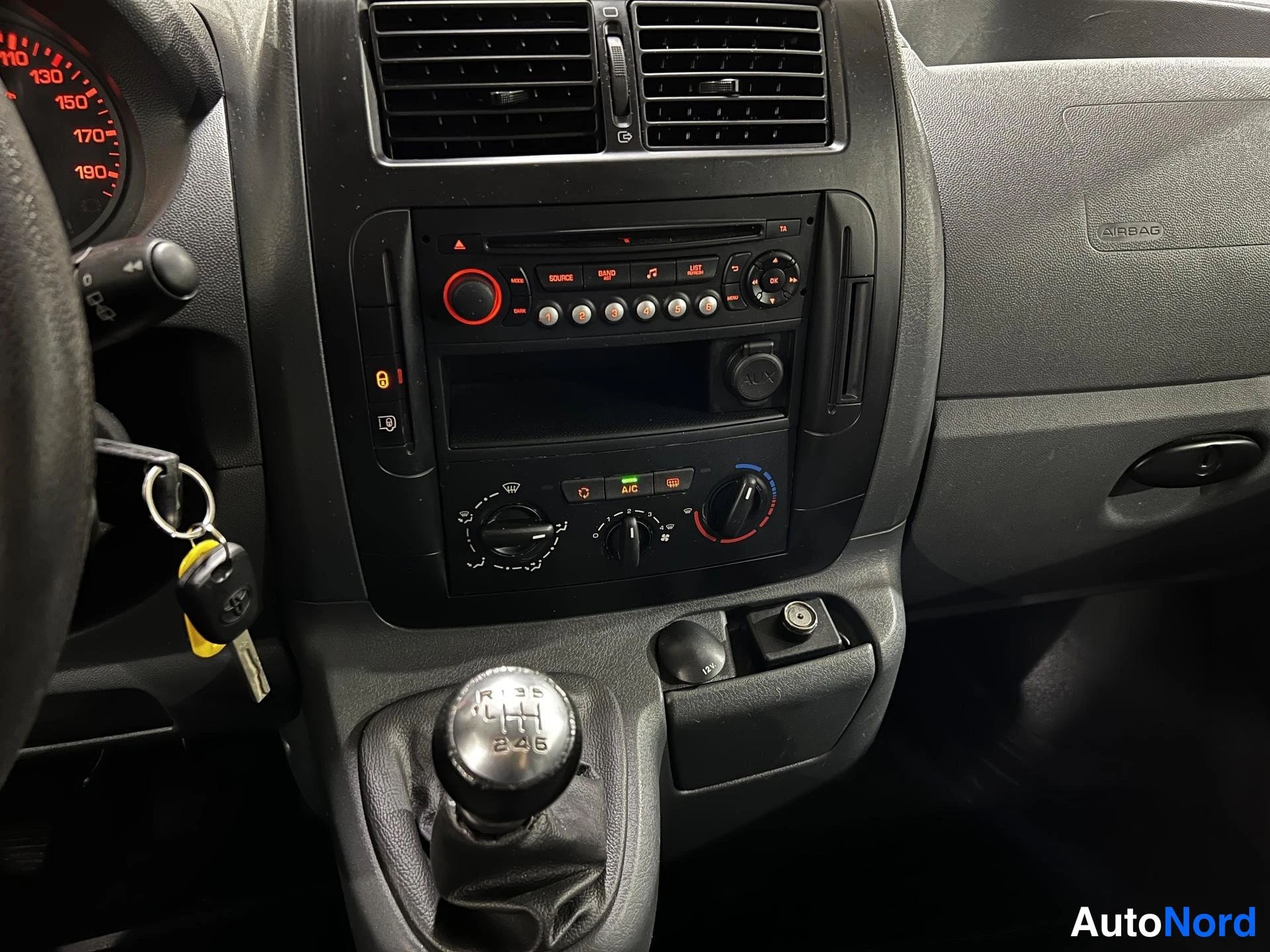 Valkoinen Toyota Proace 2015, kuva 14