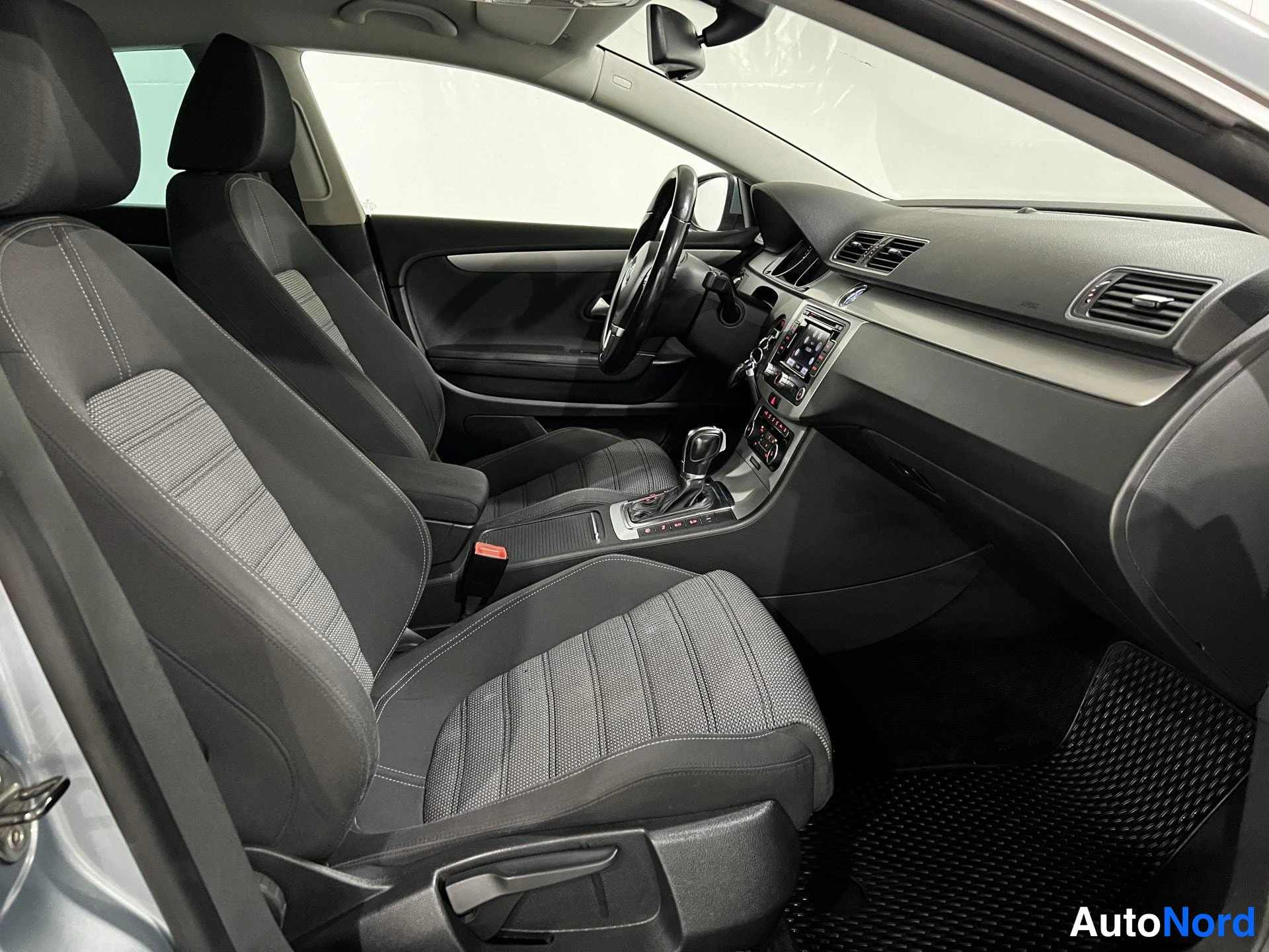 Harmaa Volkswagen Passat CC 2011, kuva 9