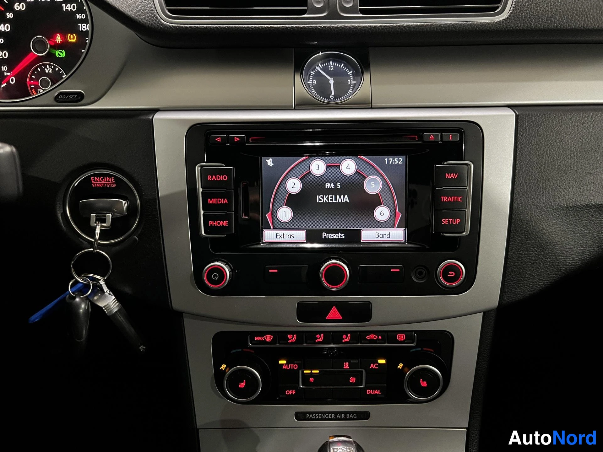 Harmaa Volkswagen Passat CC 2011, kuva 15