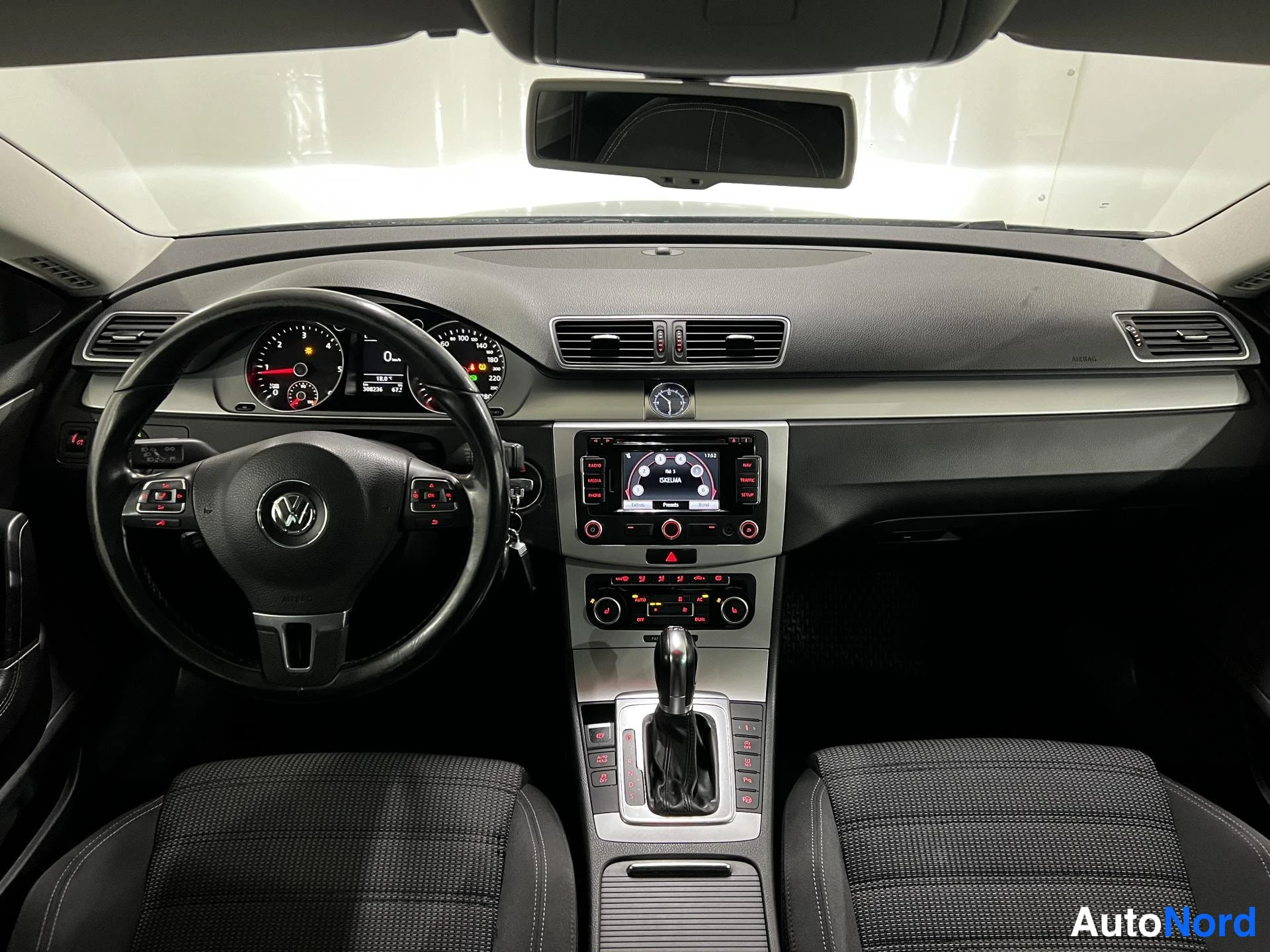 Harmaa Volkswagen Passat CC 2011, kuva 7