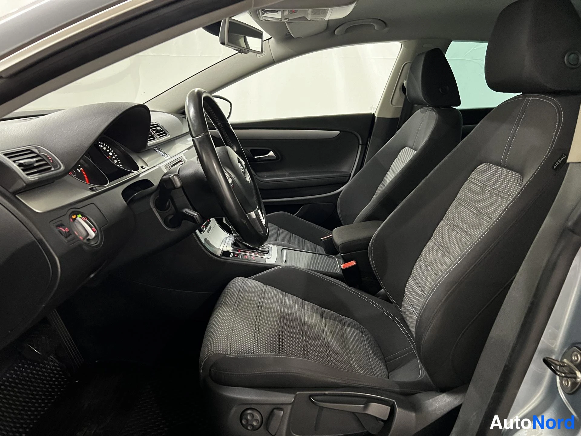 Harmaa Volkswagen Passat CC 2011, kuva 10