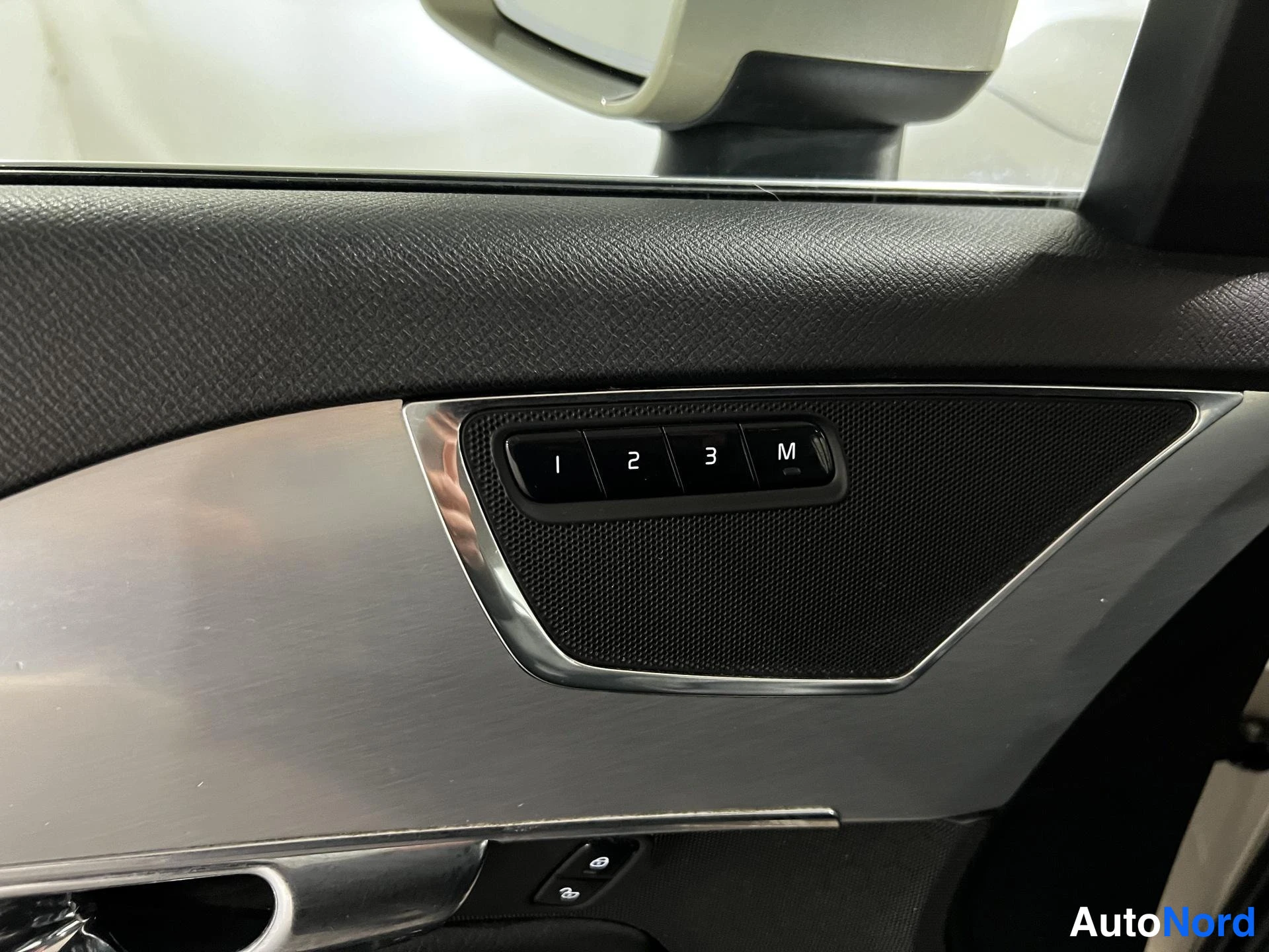 Beige Volvo XC90 2016, kuva 16