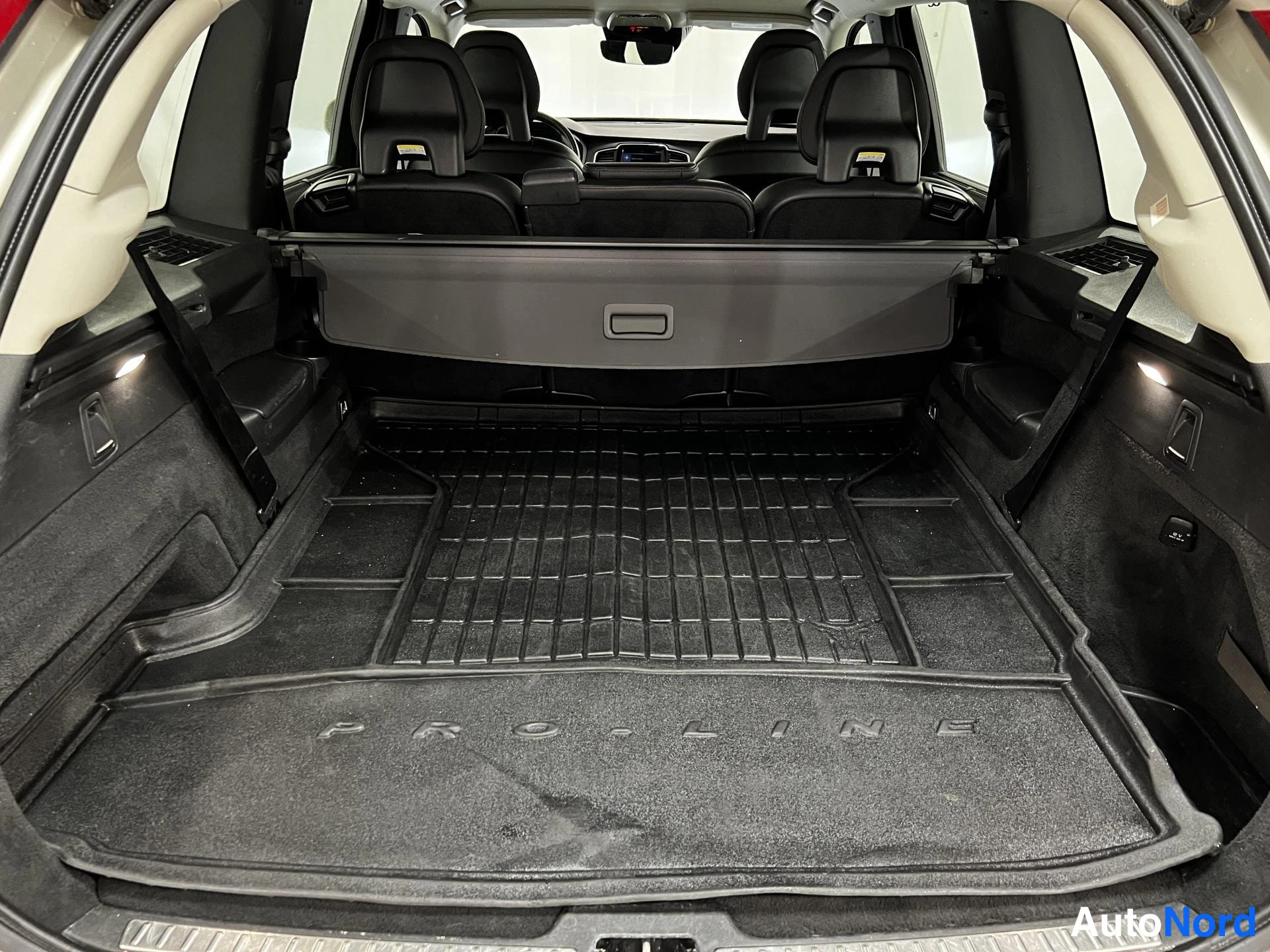 Beige Volvo XC90 2016, kuva 15