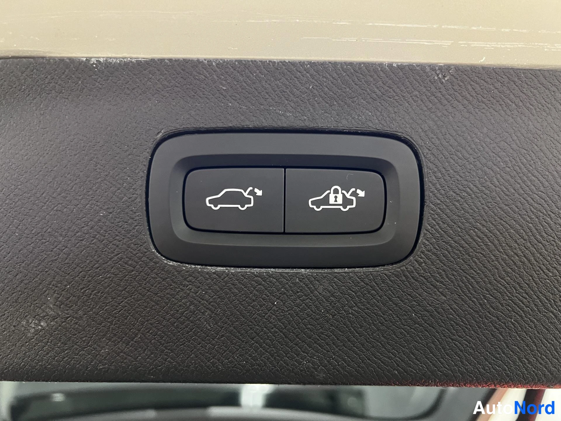 Beige Volvo XC90 2016, kuva 17