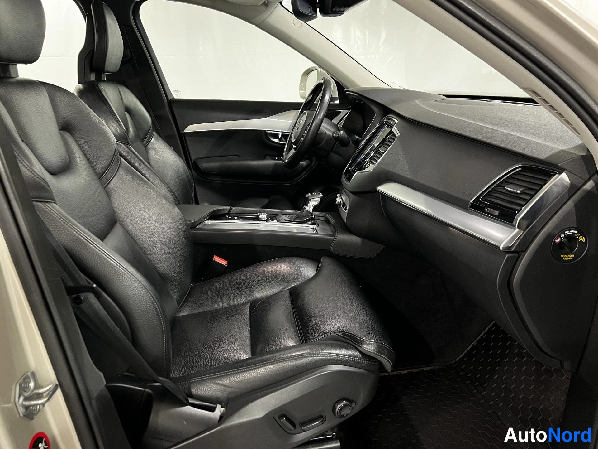 Beige Volvo XC90 2016, kuva 11