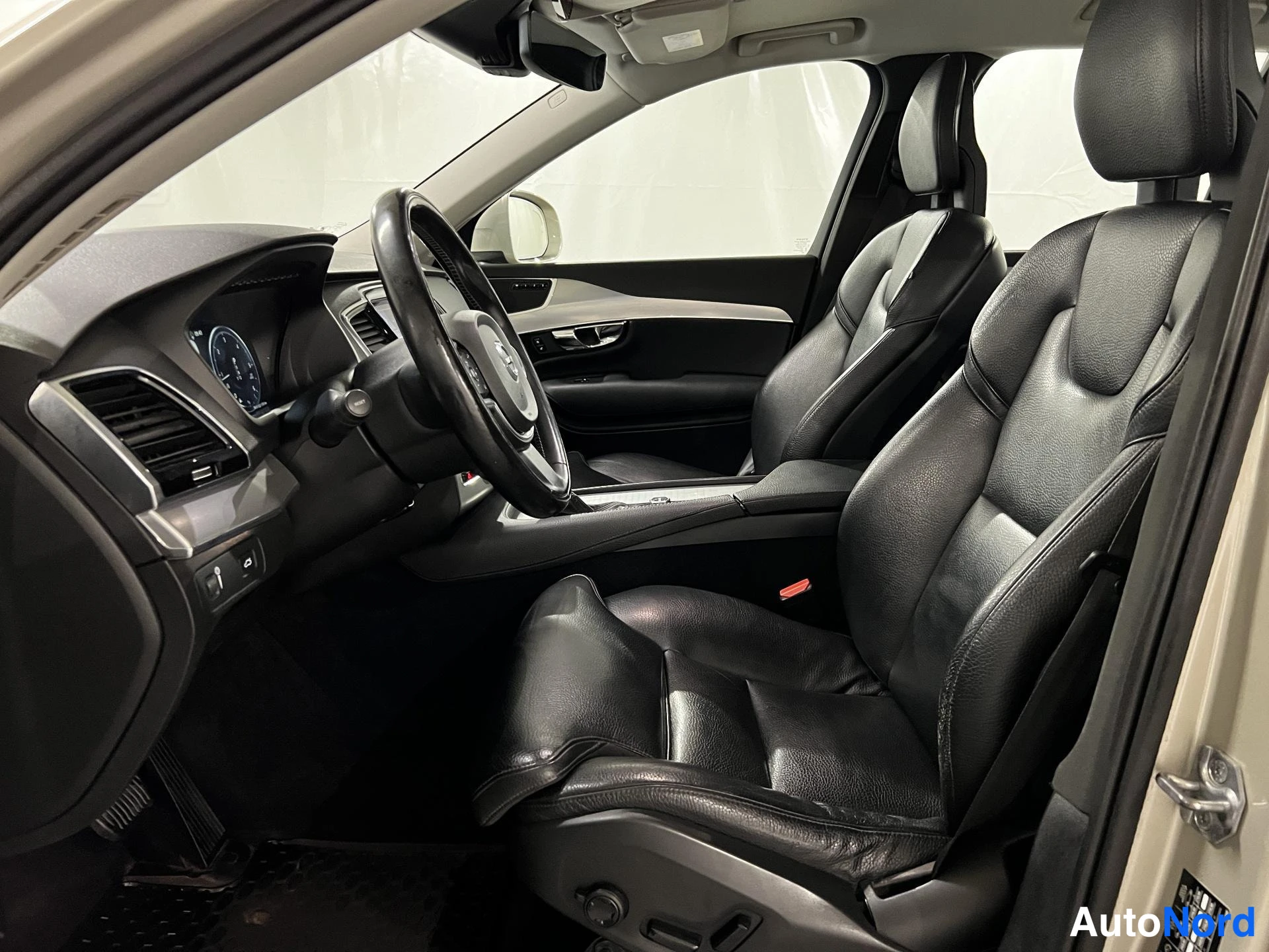 Beige Volvo XC90 2016, kuva 10