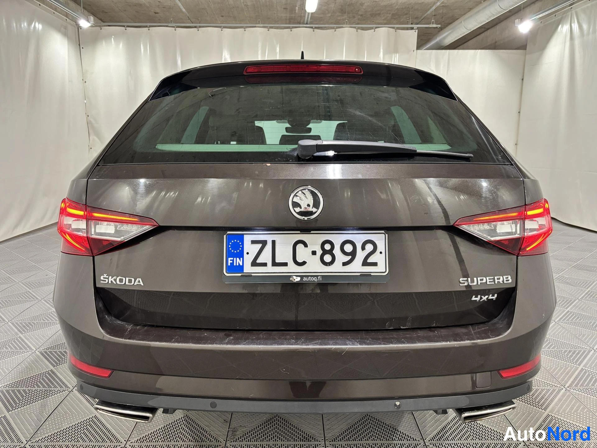 Ruskea Skoda Superb 2017, kuva 6