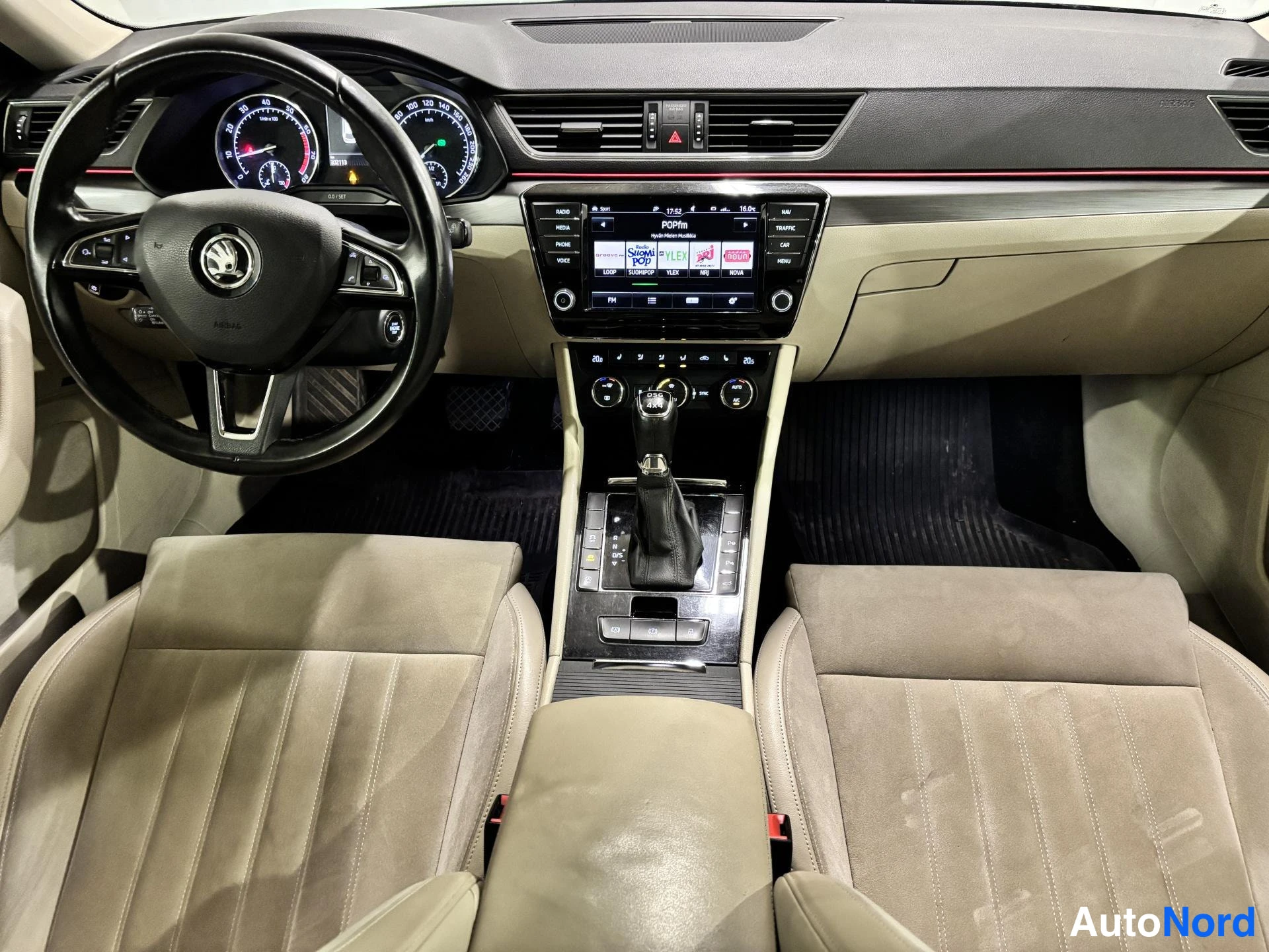 Ruskea Skoda Superb 2017, kuva 8