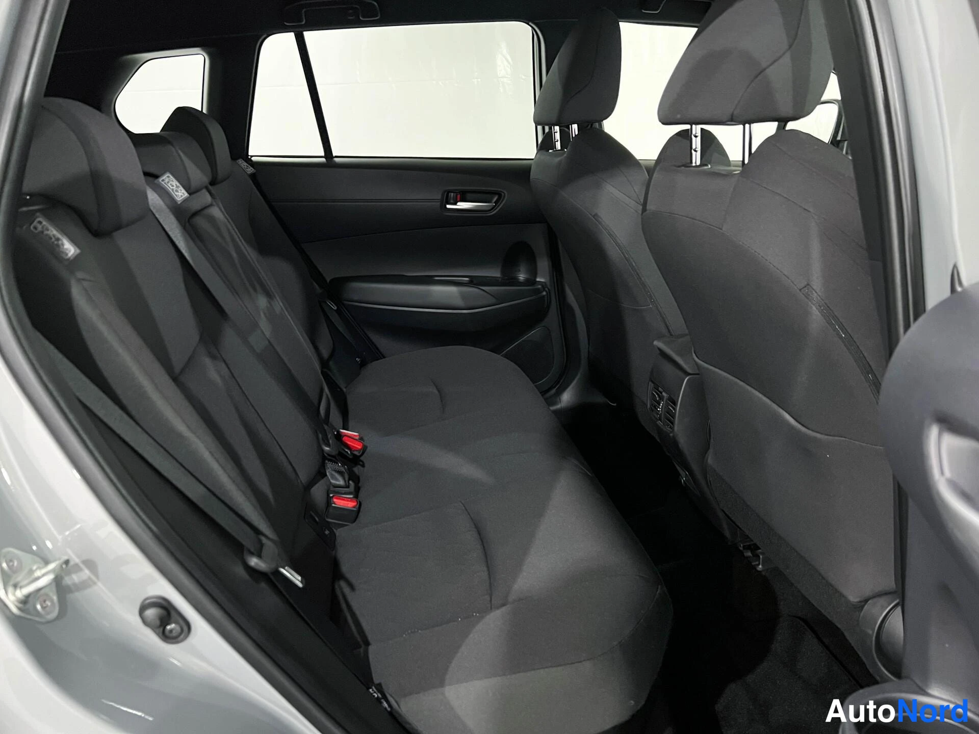 Harmaa Toyota Corolla Cross 2024, kuva 12