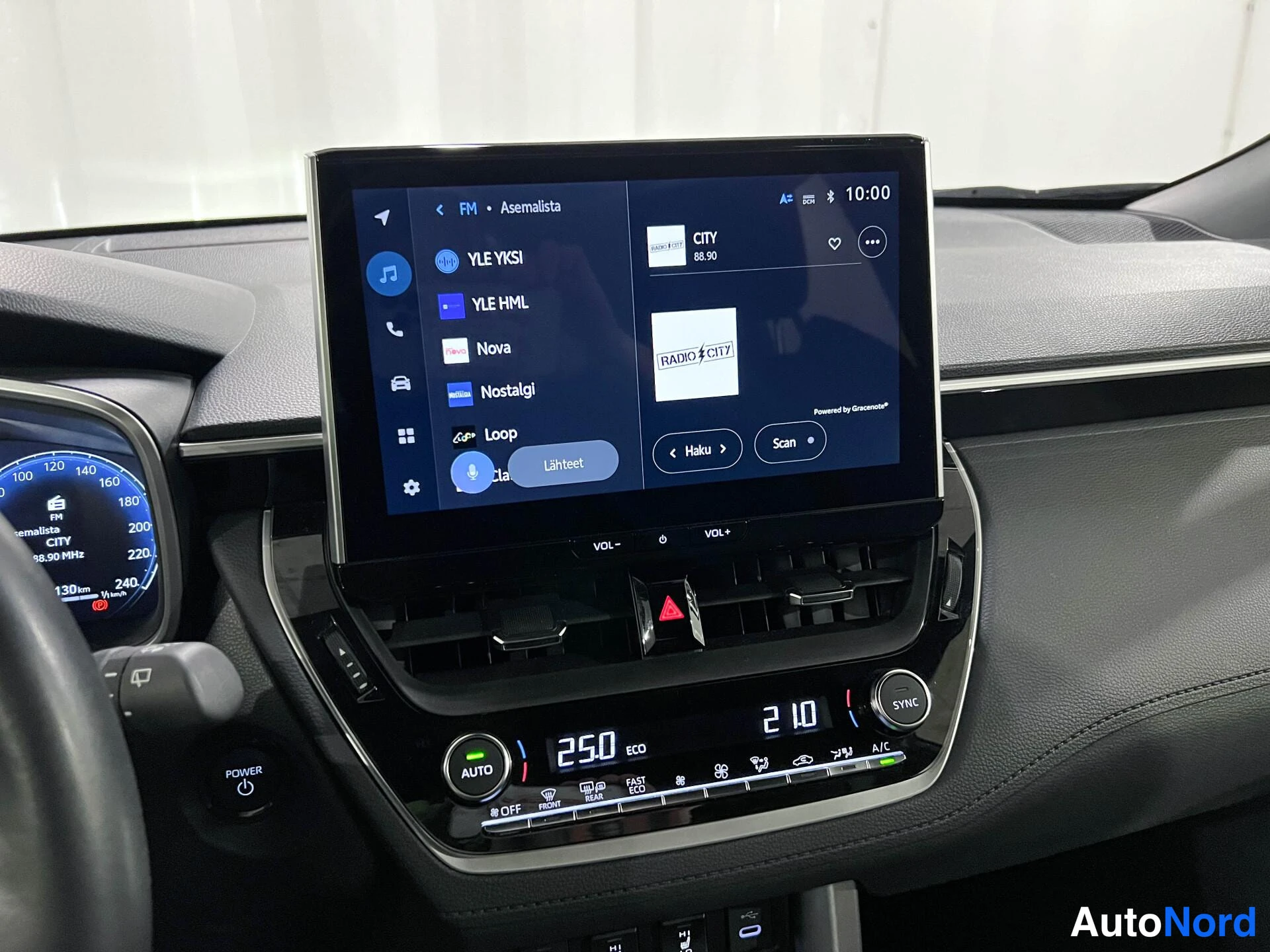 Harmaa Toyota Corolla Cross 2024, kuva 17