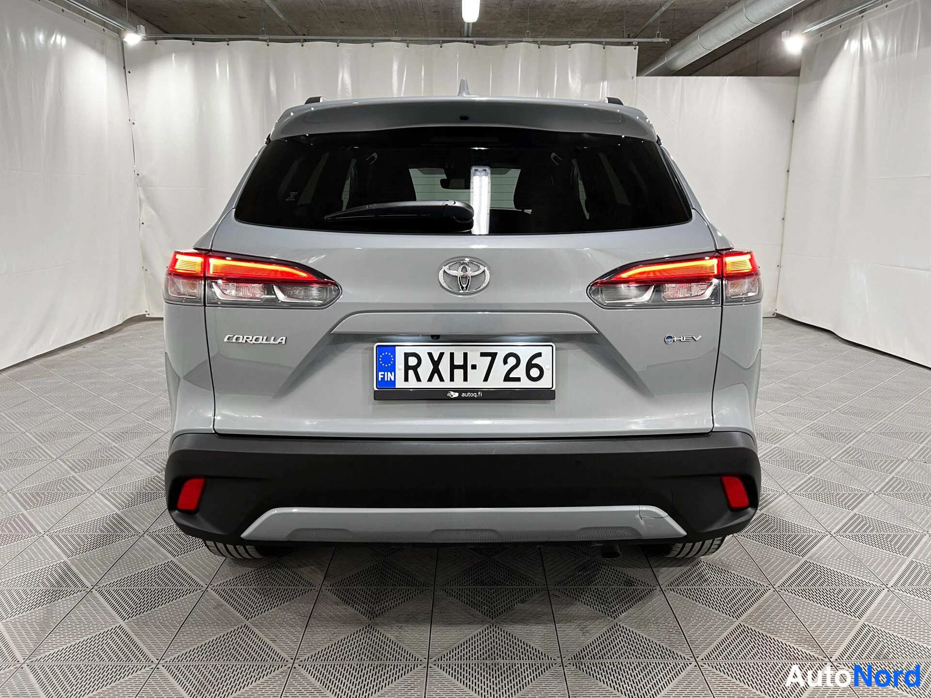 Harmaa Toyota Corolla Cross 2024, kuva 6