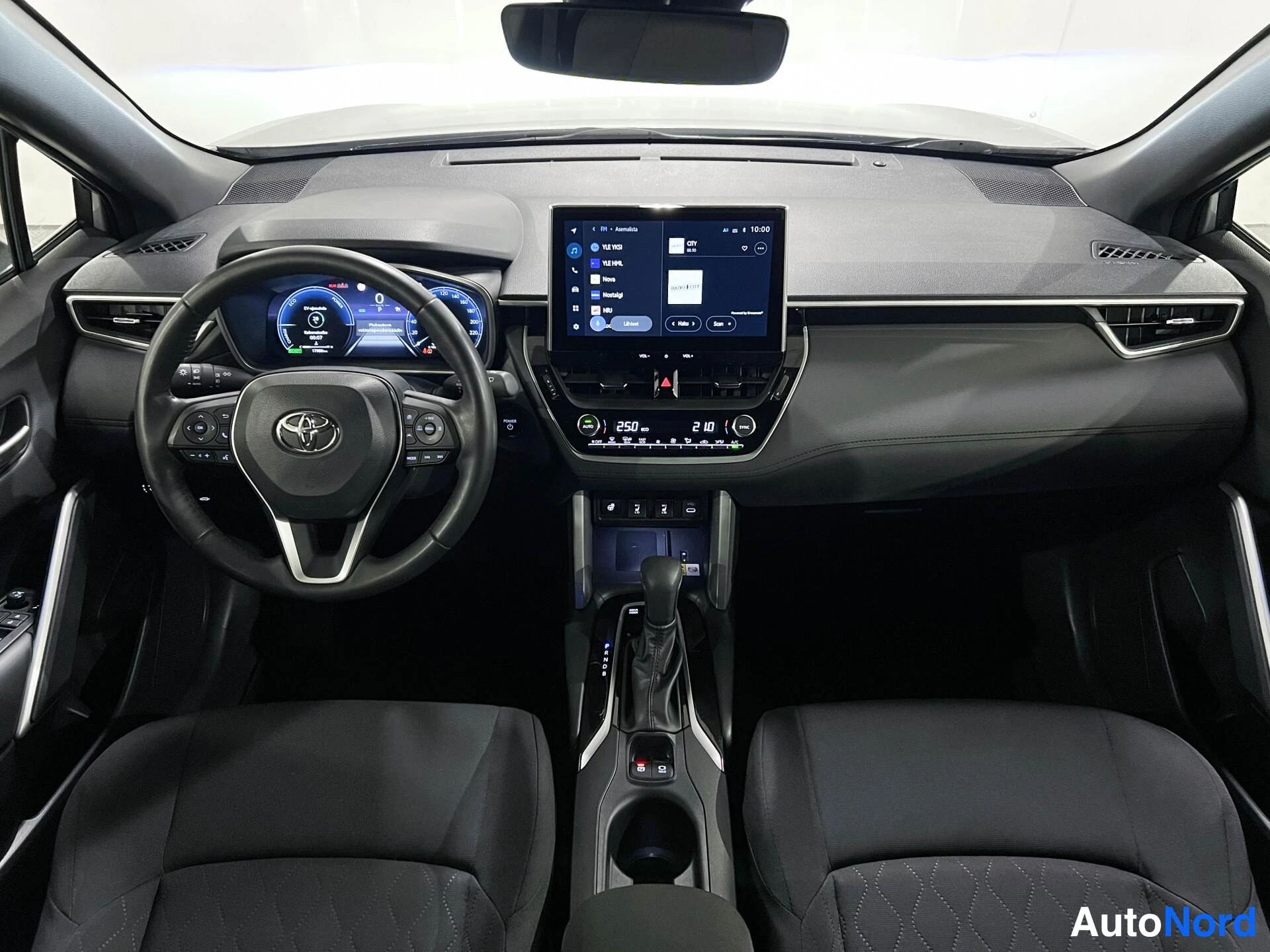 Harmaa Toyota Corolla Cross 2024, kuva 7