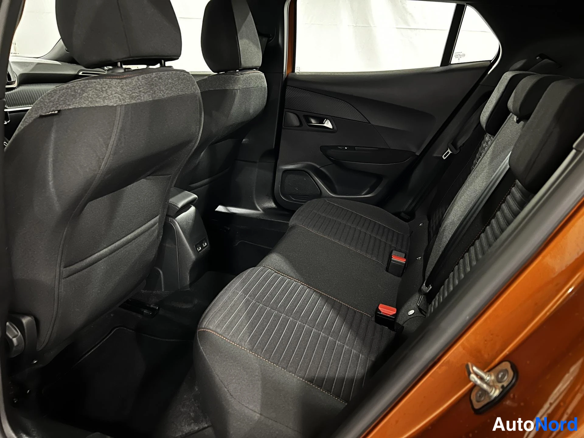 Oranssi Peugeot e-2008 2023, kuva 12