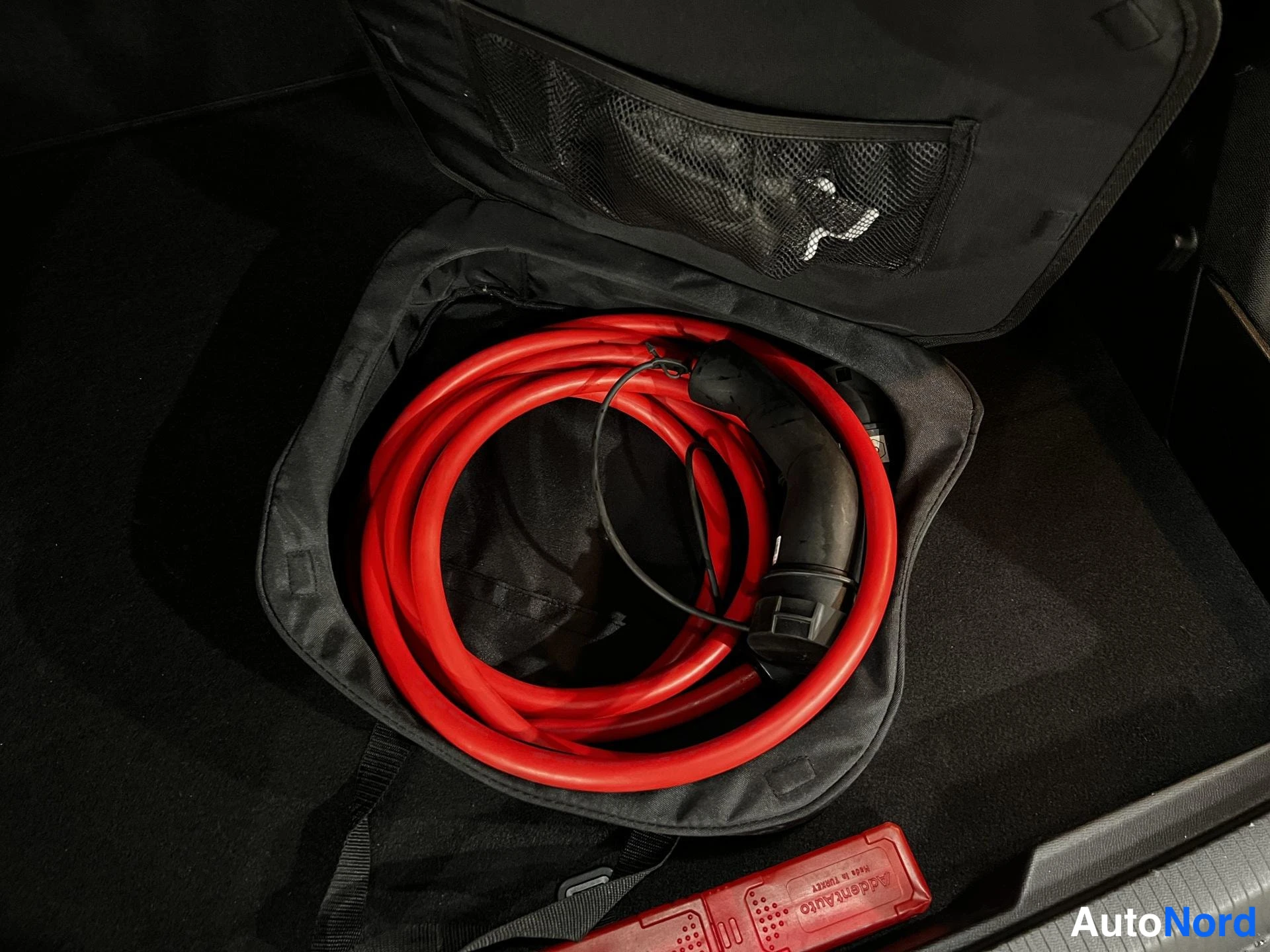 Oranssi Peugeot e-2008 2023, kuva 15