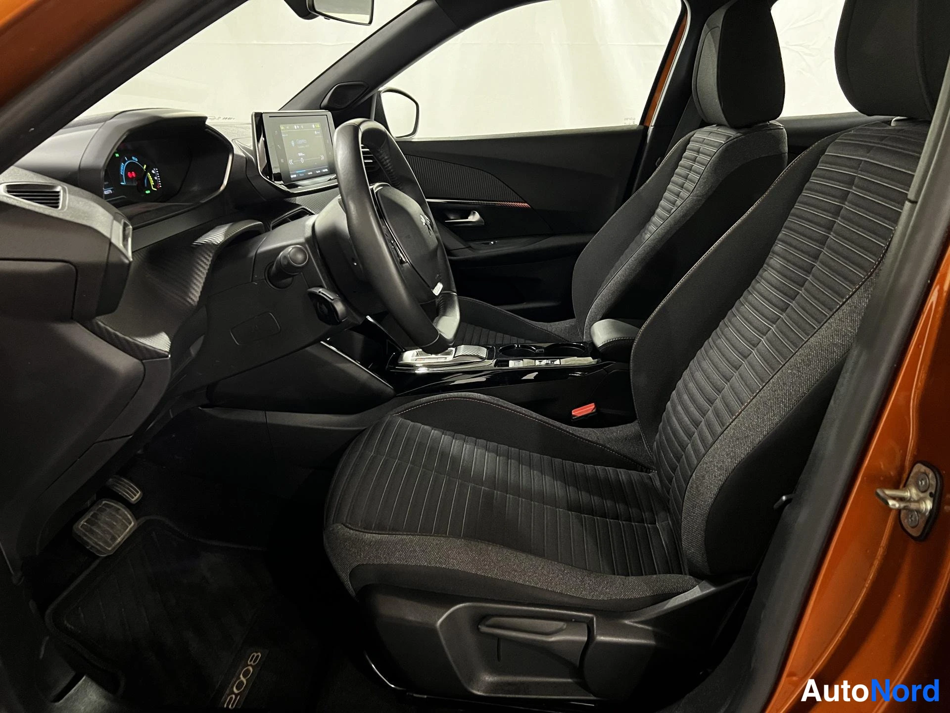 Oranssi Peugeot e-2008 2023, kuva 11