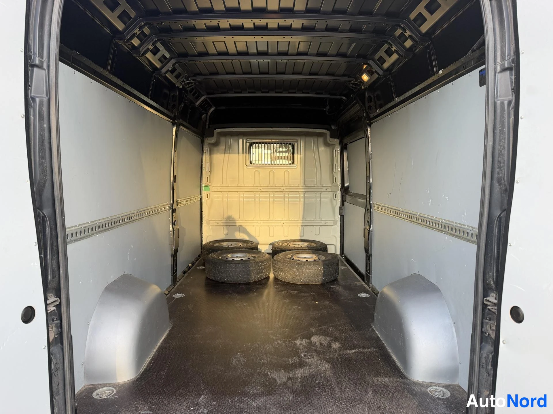 Harmaa Peugeot Boxer 2016, kuva 10
