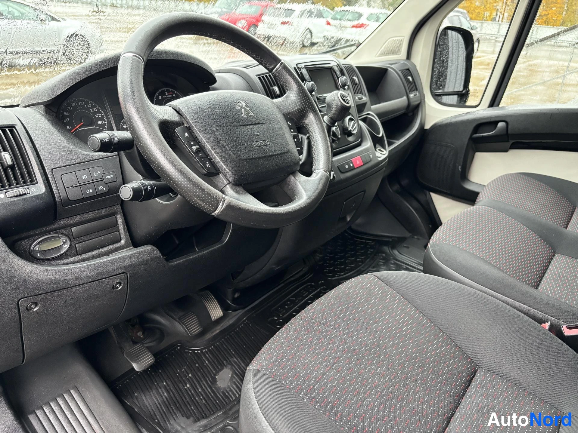 Harmaa Peugeot Boxer 2016, kuva 7