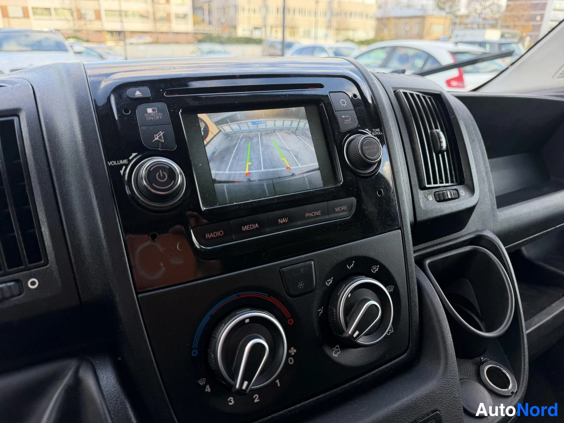 Harmaa Peugeot Boxer 2016, kuva 11