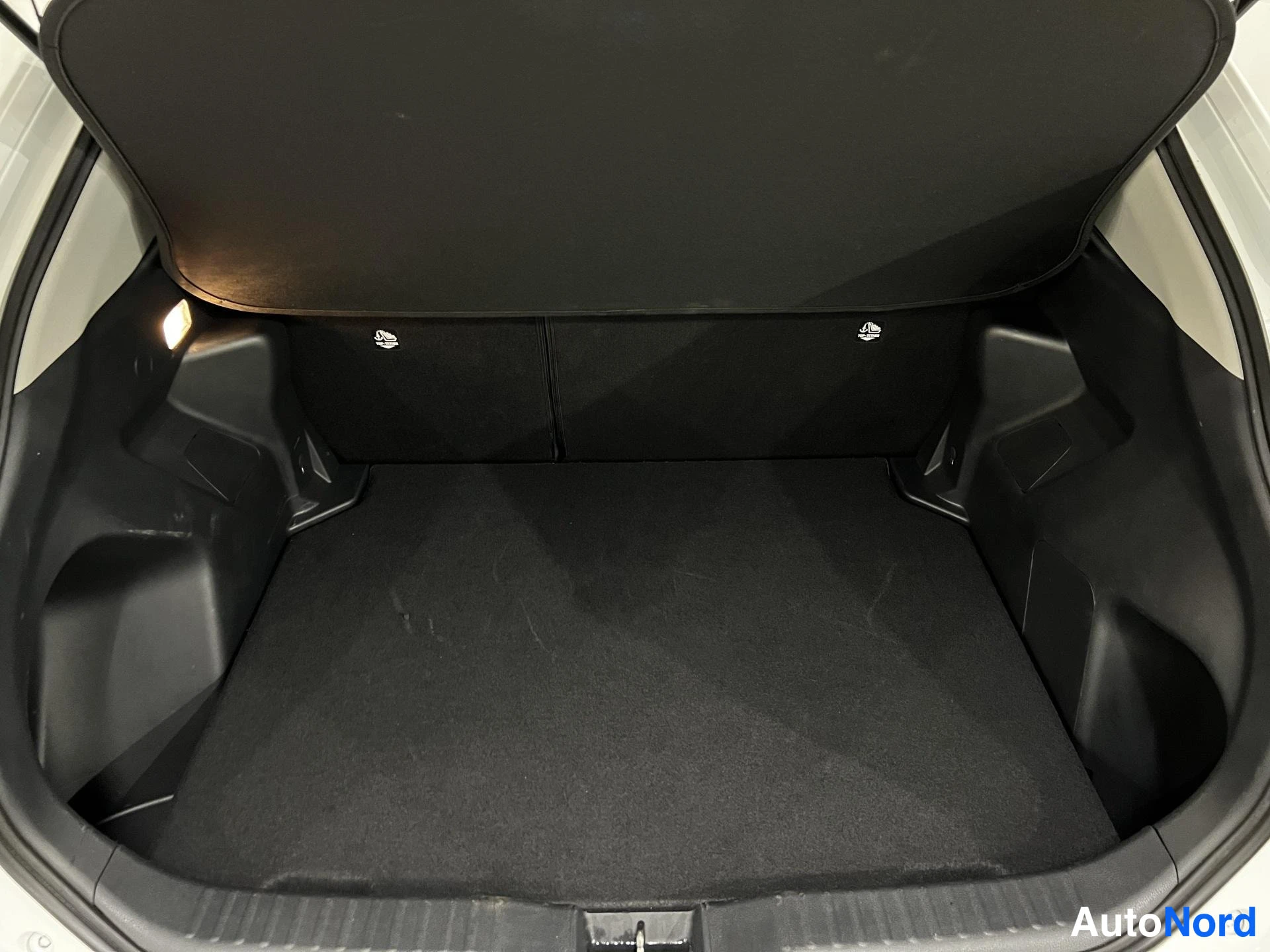 Valkoinen Toyota Yaris Cross 2025, kuva 13