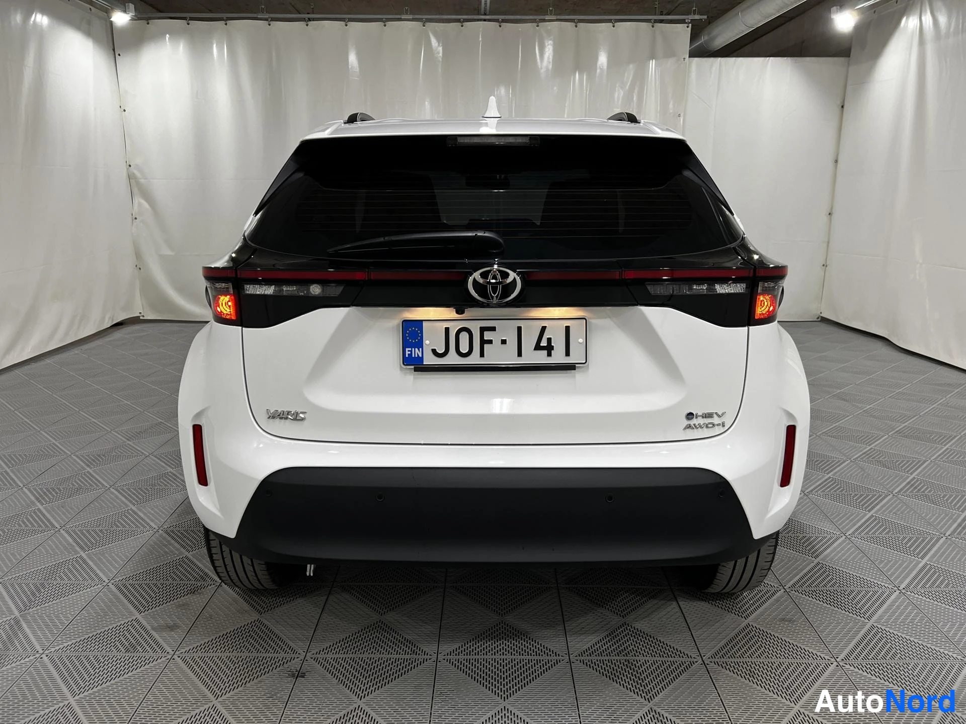 Valkoinen Toyota Yaris Cross 2025, kuva 6