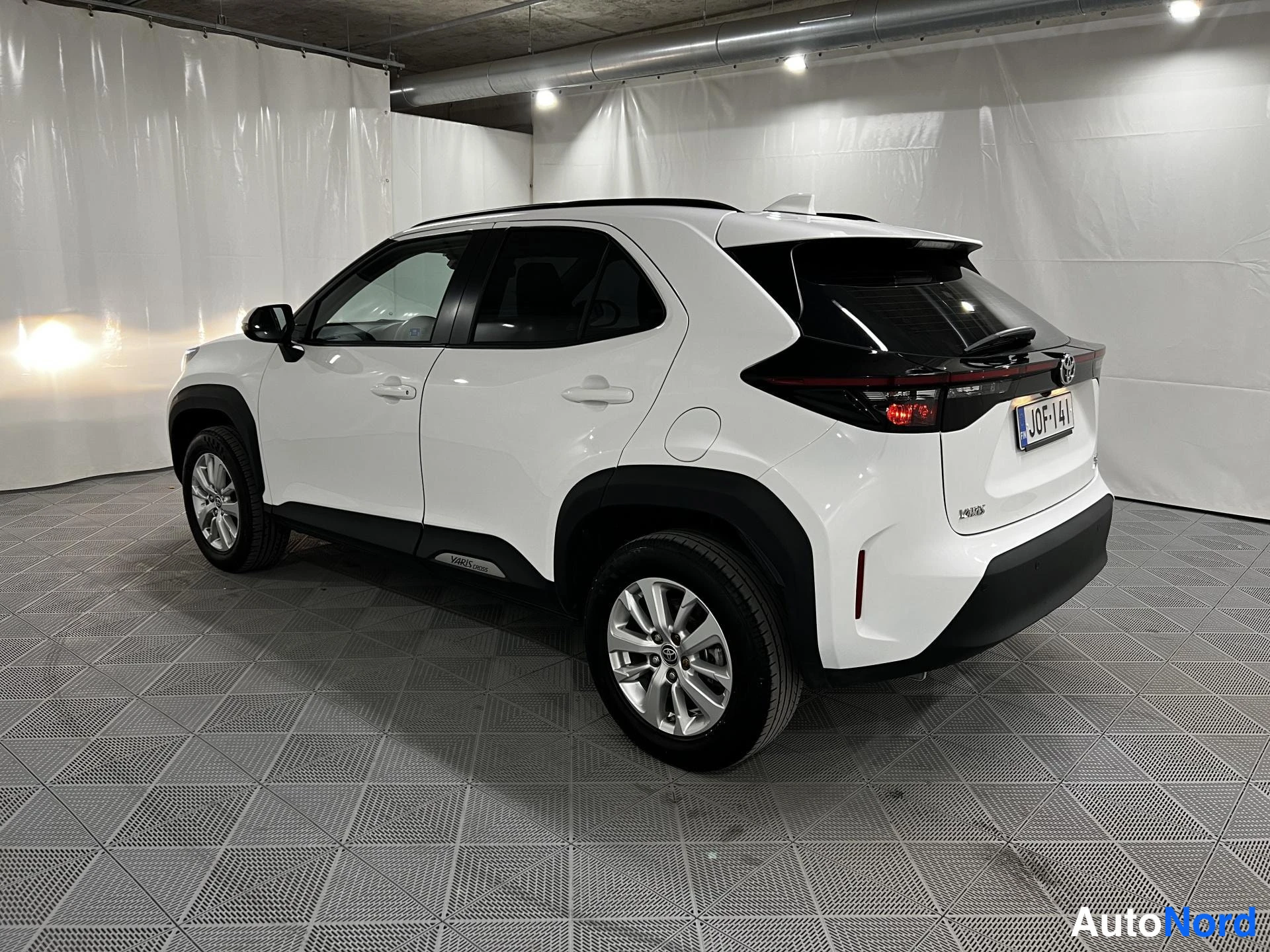 Valkoinen Toyota Yaris Cross 2025, kuva 5