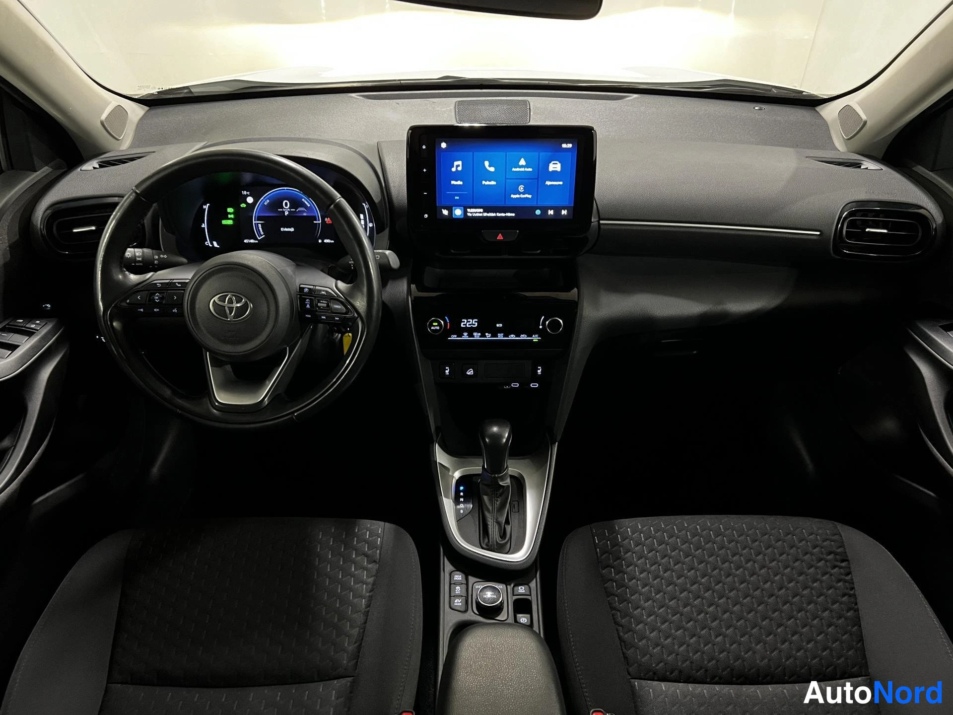 Valkoinen Toyota Yaris Cross 2025, kuva 7