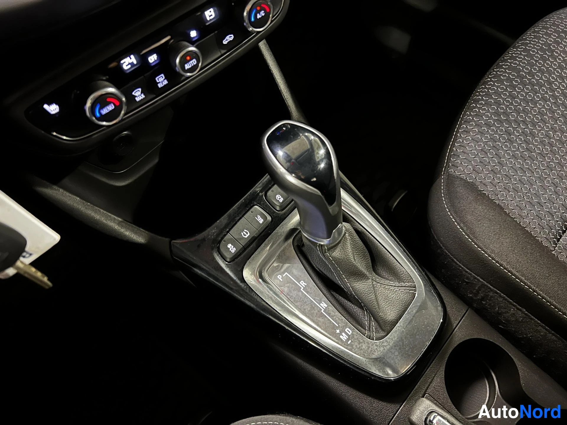 Grå Opel Crossland 2022, detalj, bild 15