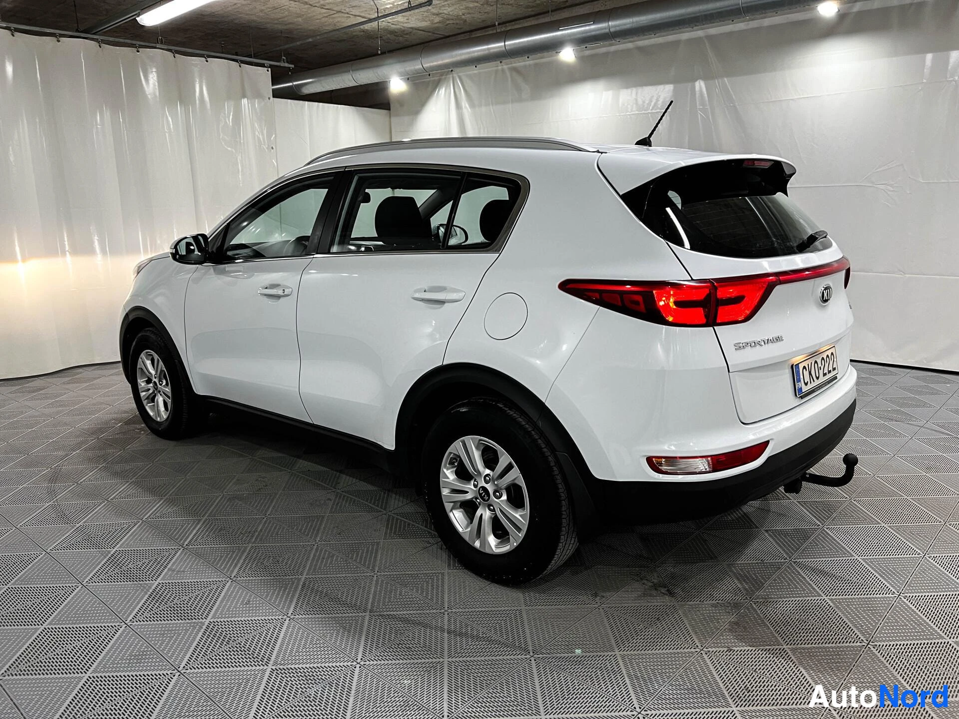 Valkoinen Kia Sportage 2016, takaviisto, kuva 5