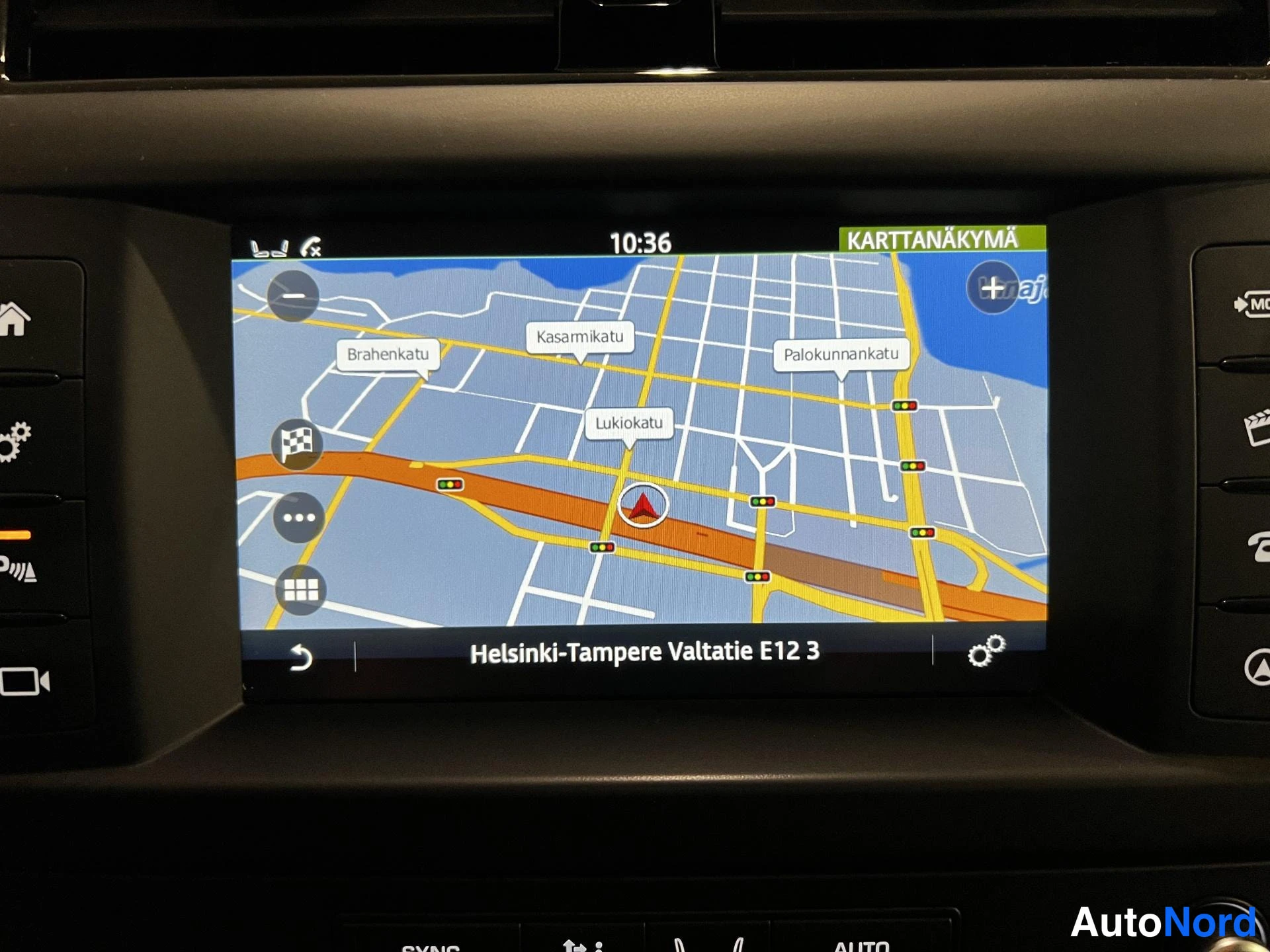 Beige Land Rover Discovery 2017, detail, photo 17