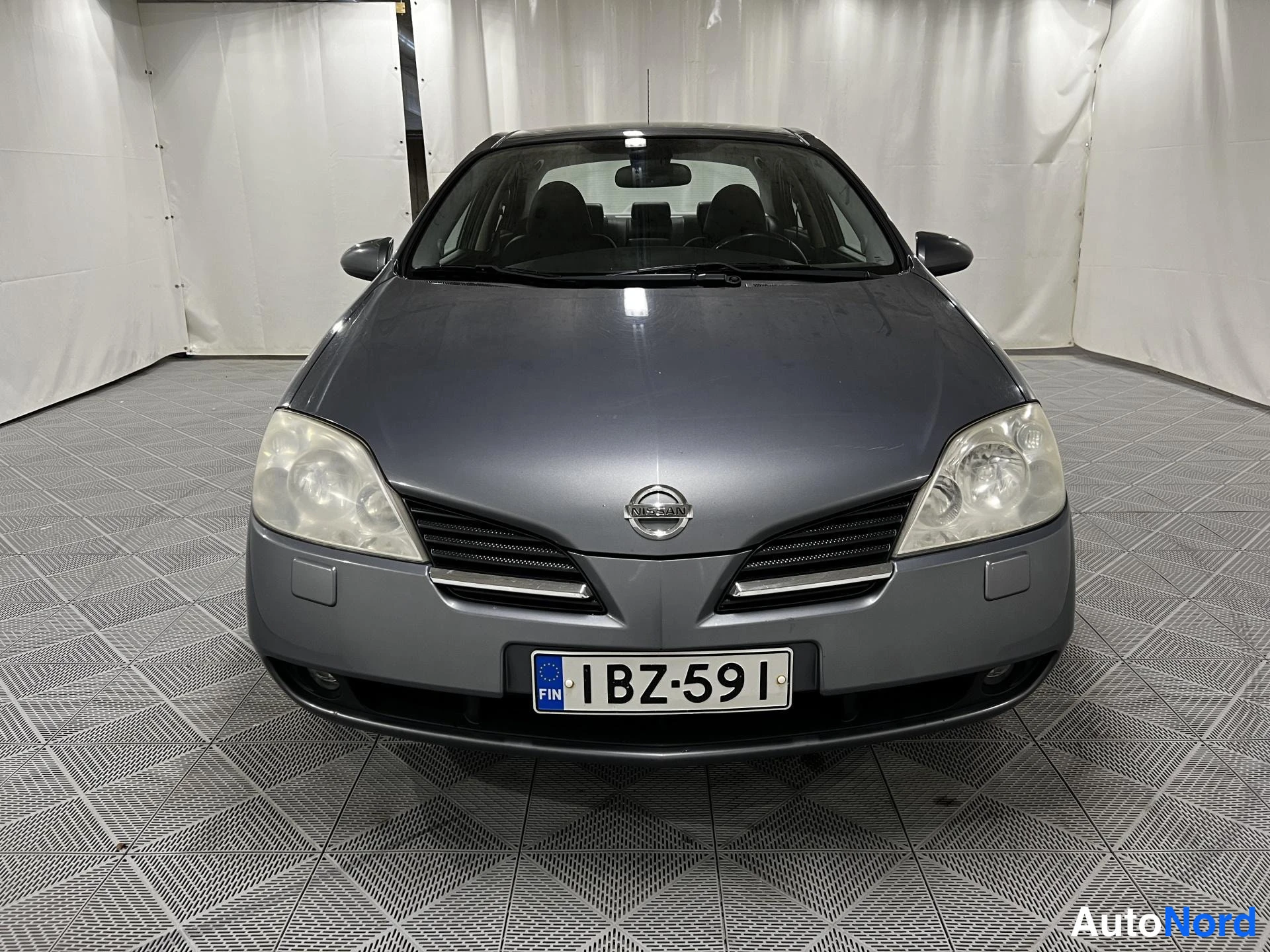 Sininen Nissan Primera 2007, edestä, kuva 3