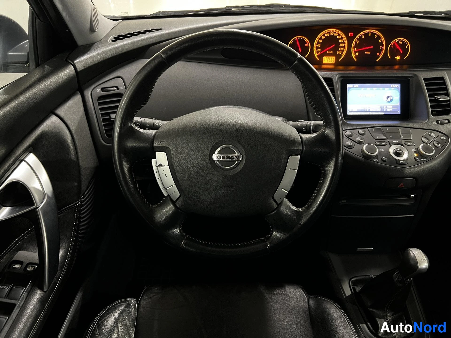 Sininen Nissan Primera 2007, ohjaamo, kuva 7