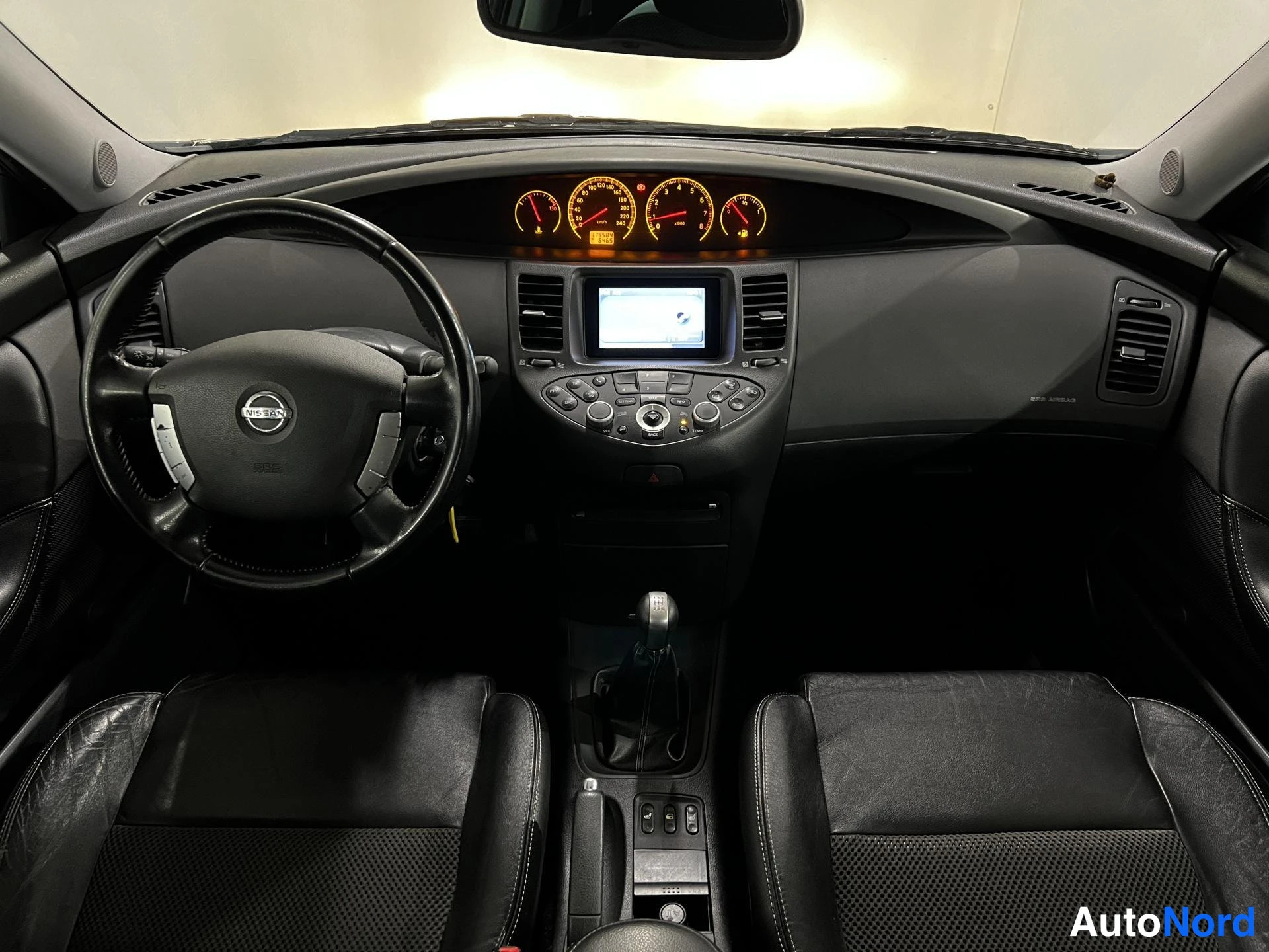 Sininen Nissan Primera 2007, ohjaamo, kuva 8