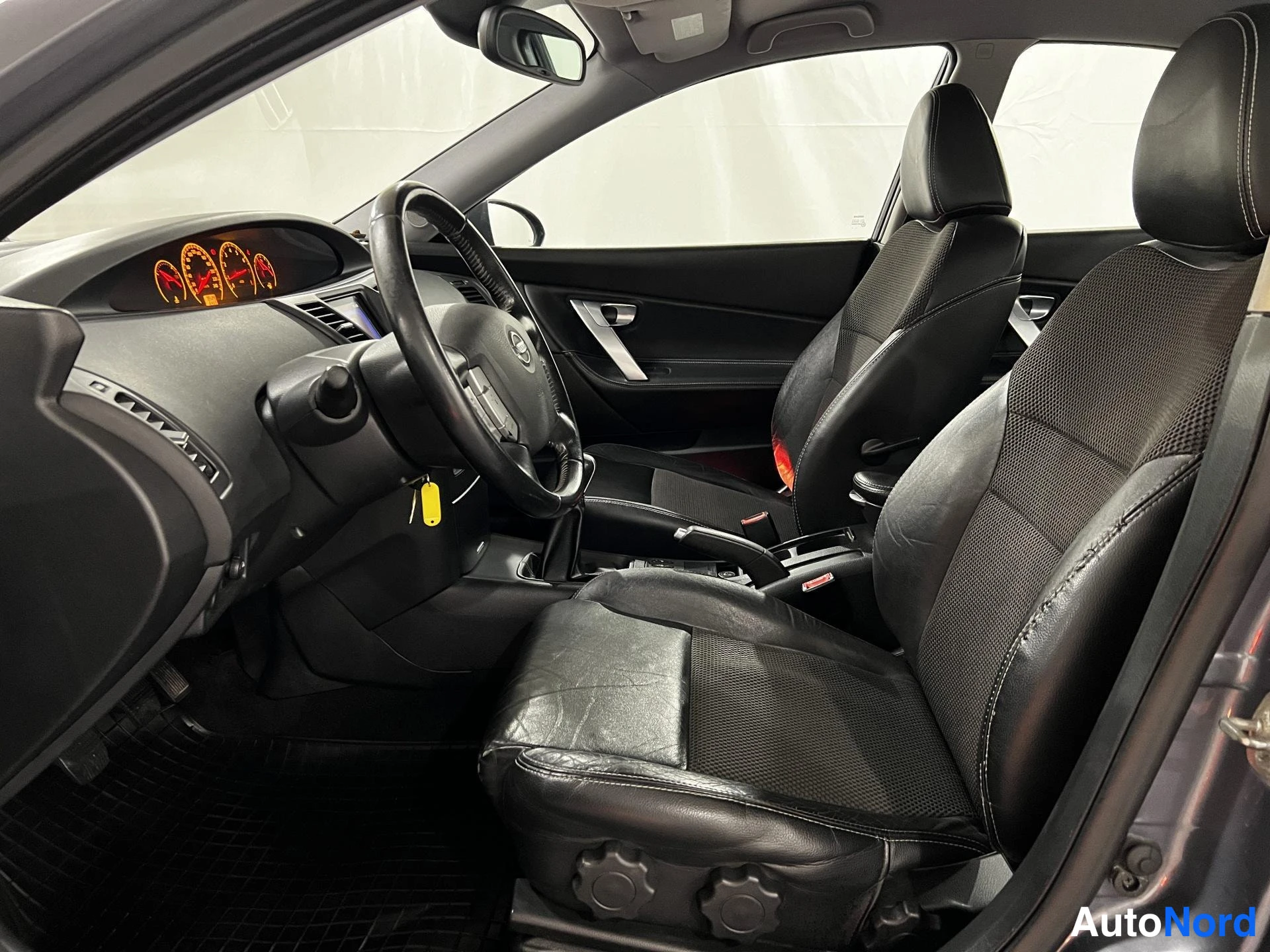 Sininen Nissan Primera 2007, ohjaamo, kuva 10