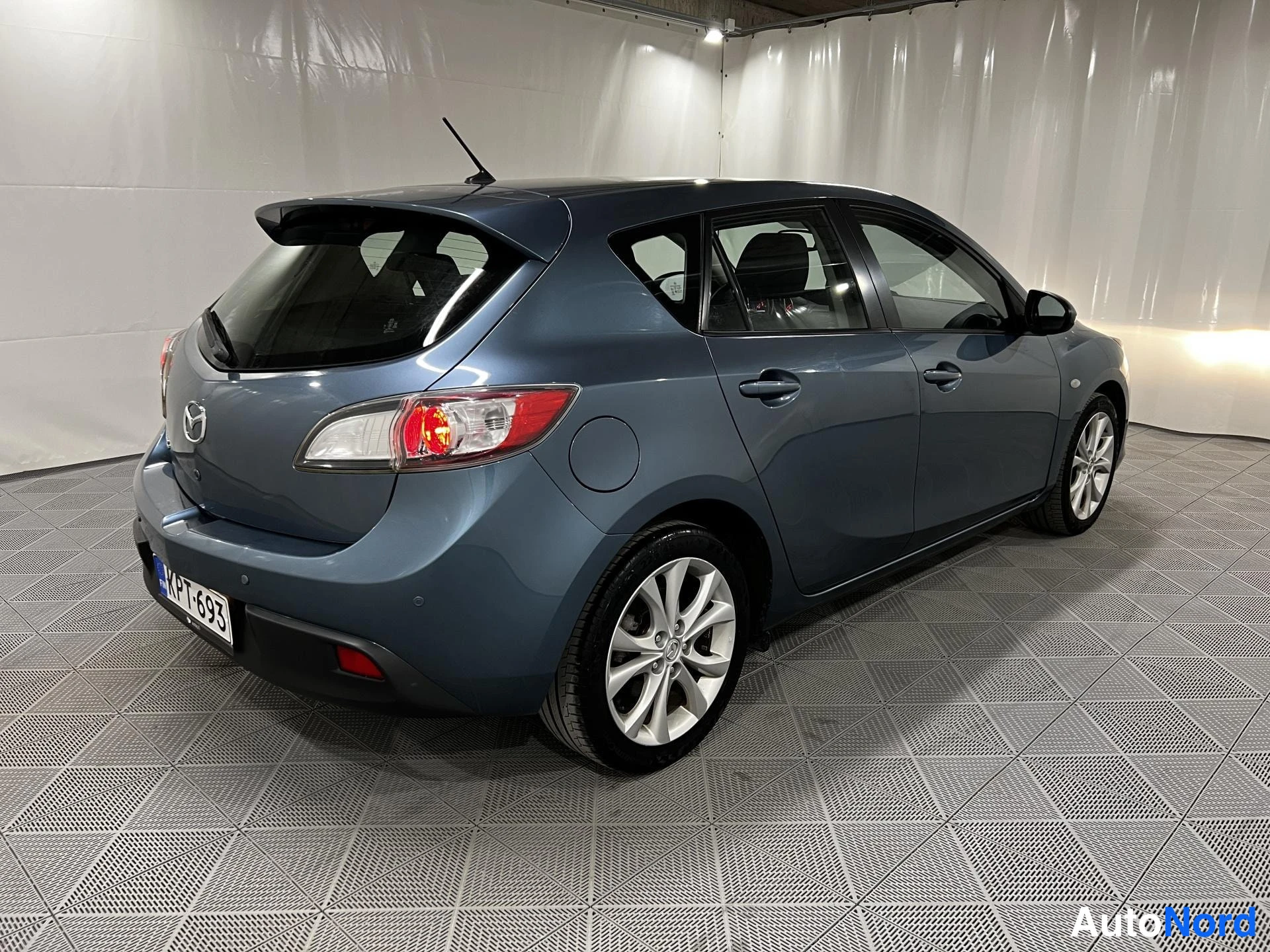 Sininen Mazda 3 2012, takaviisto, kuva 4