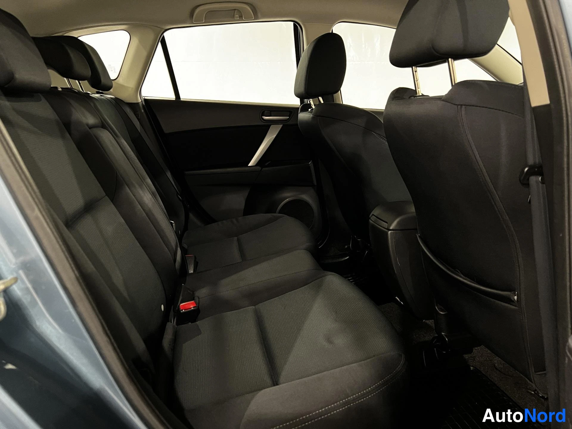 Sininen Mazda 3 2012, takaistuimet, kuva 12