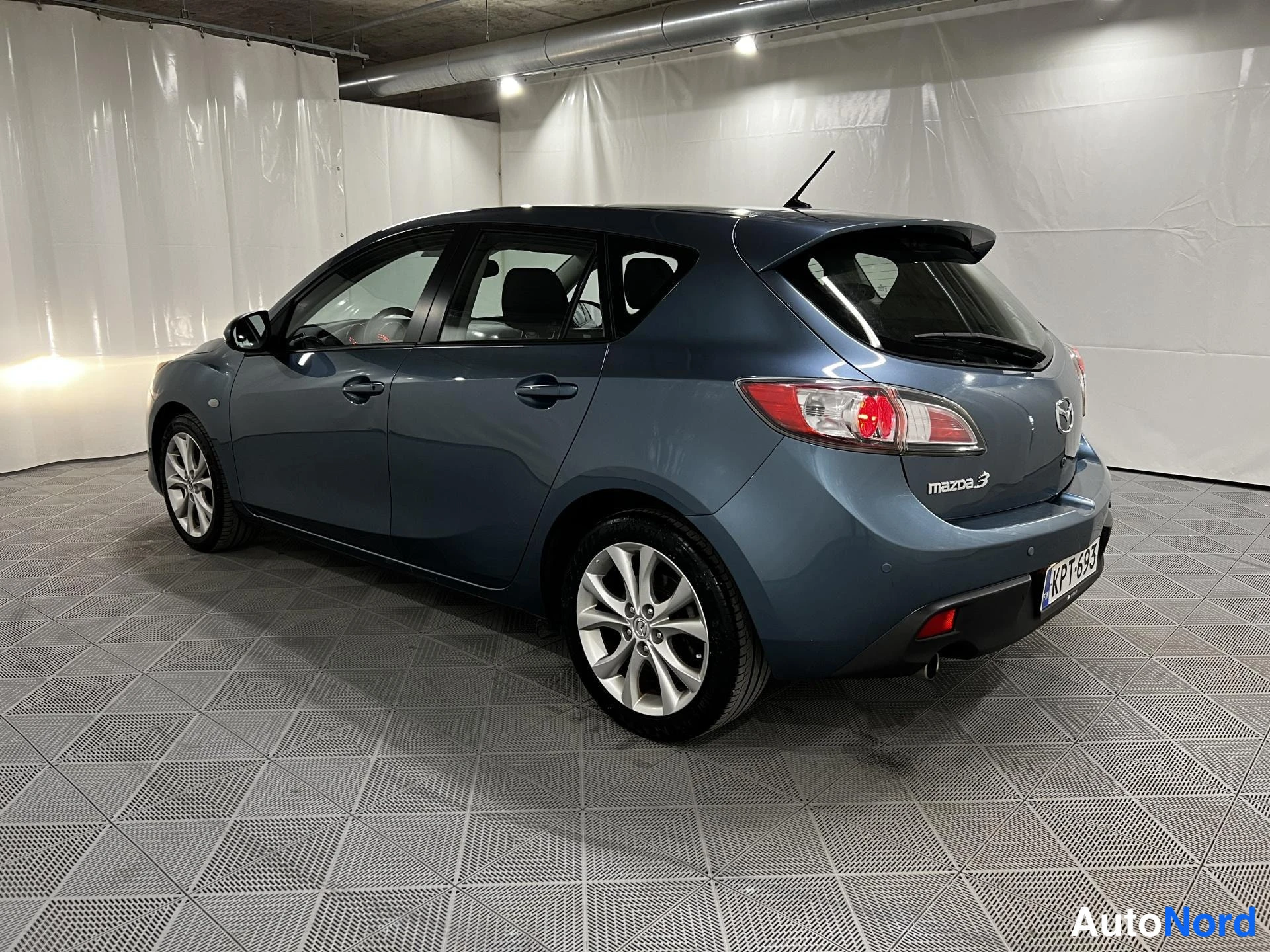 Sininen Mazda 3 2012, takaviisto, kuva 5