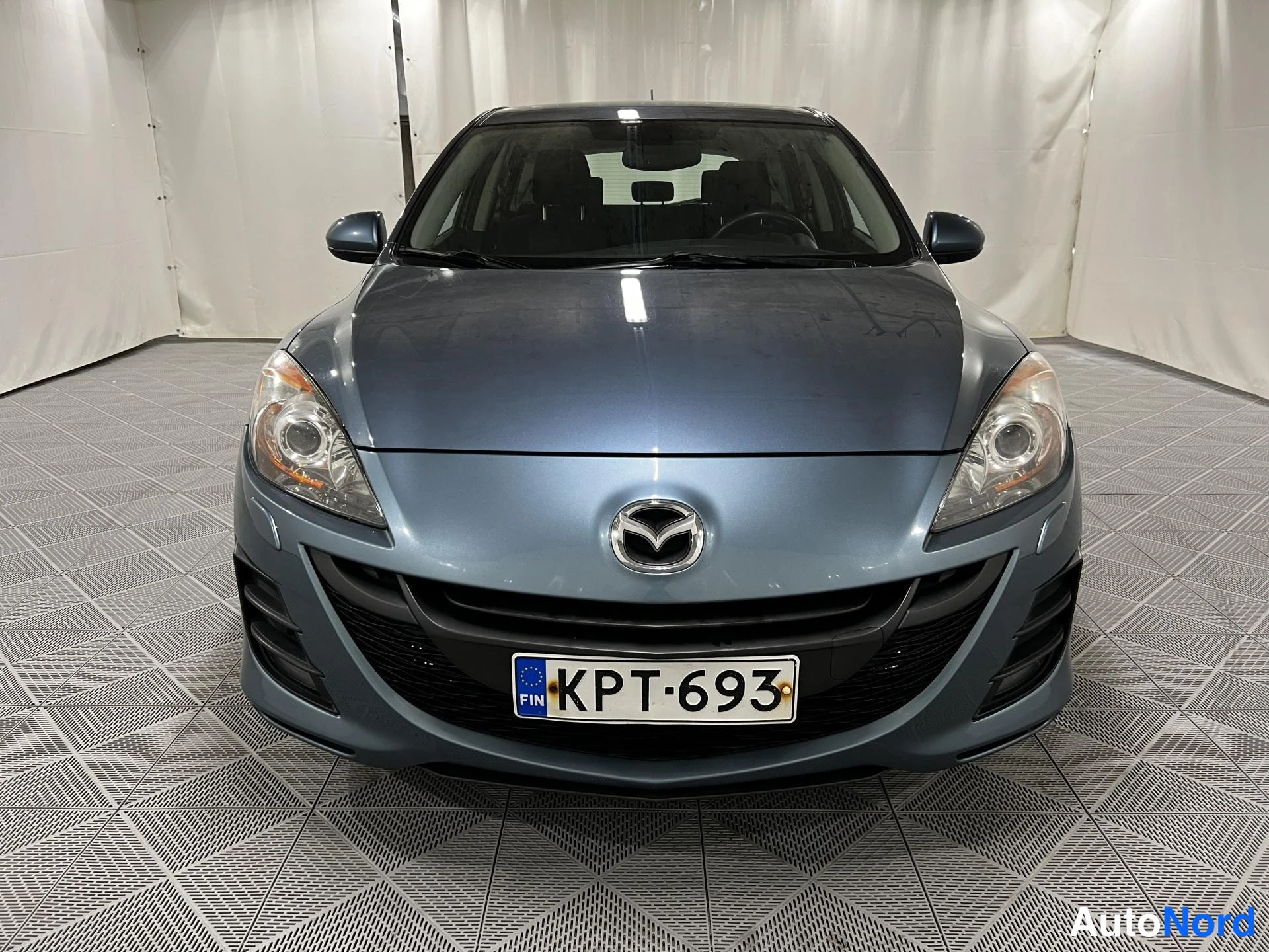 Sininen Mazda 3 2012, edestä, kuva 3