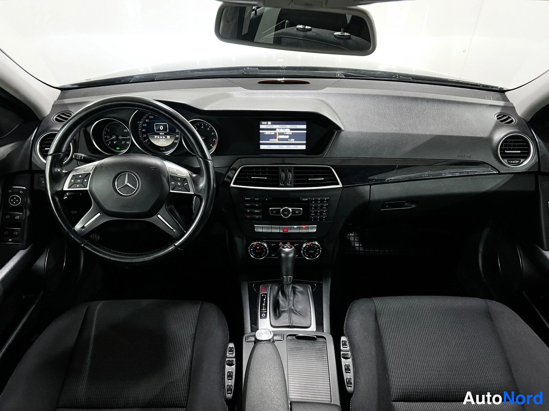 Sininen Mercedes-Benz C 180 2011, ohjaamo, kuva 7