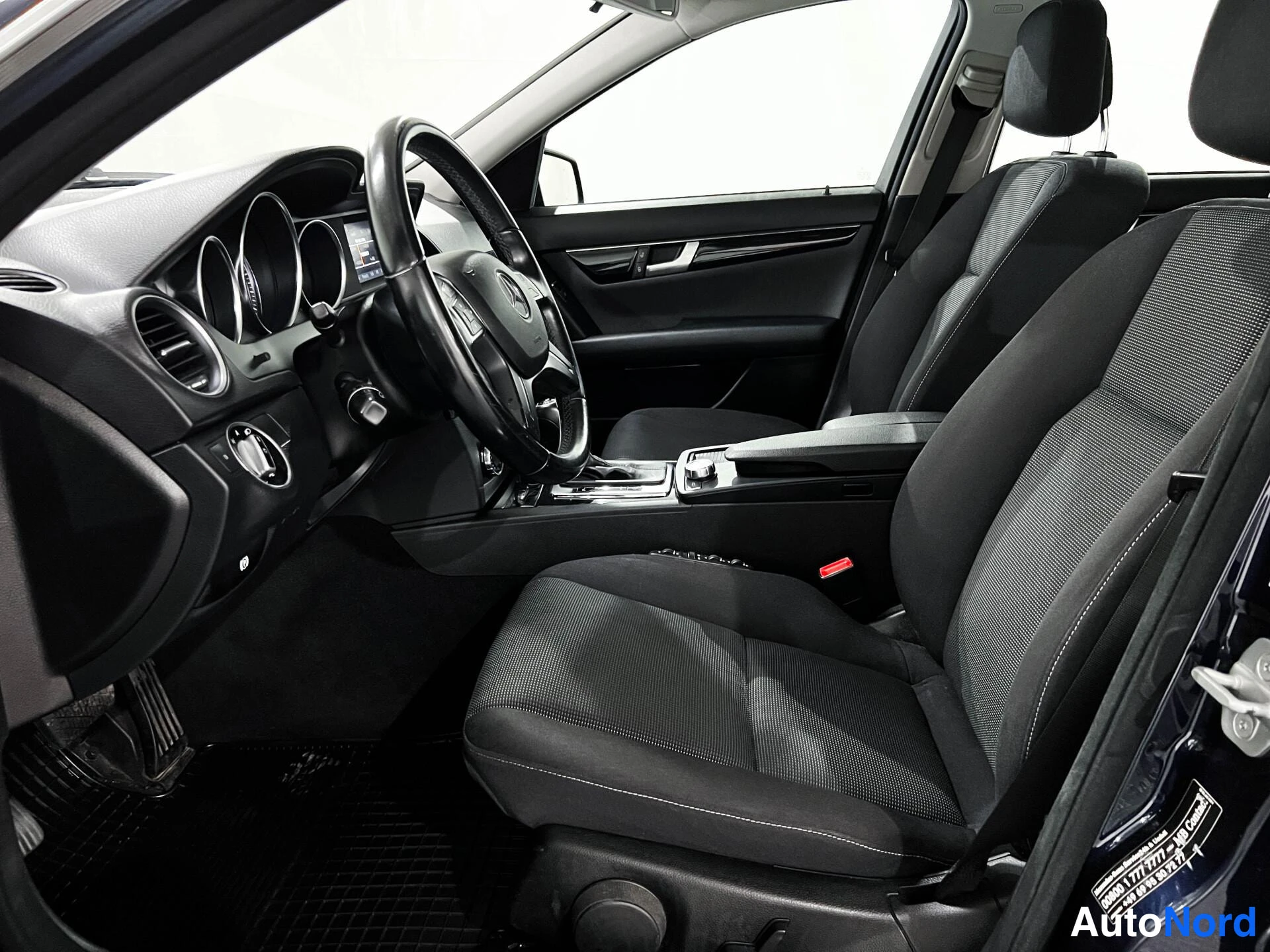Sininen Mercedes-Benz C 180 2011, etuistuimet, kuva 10