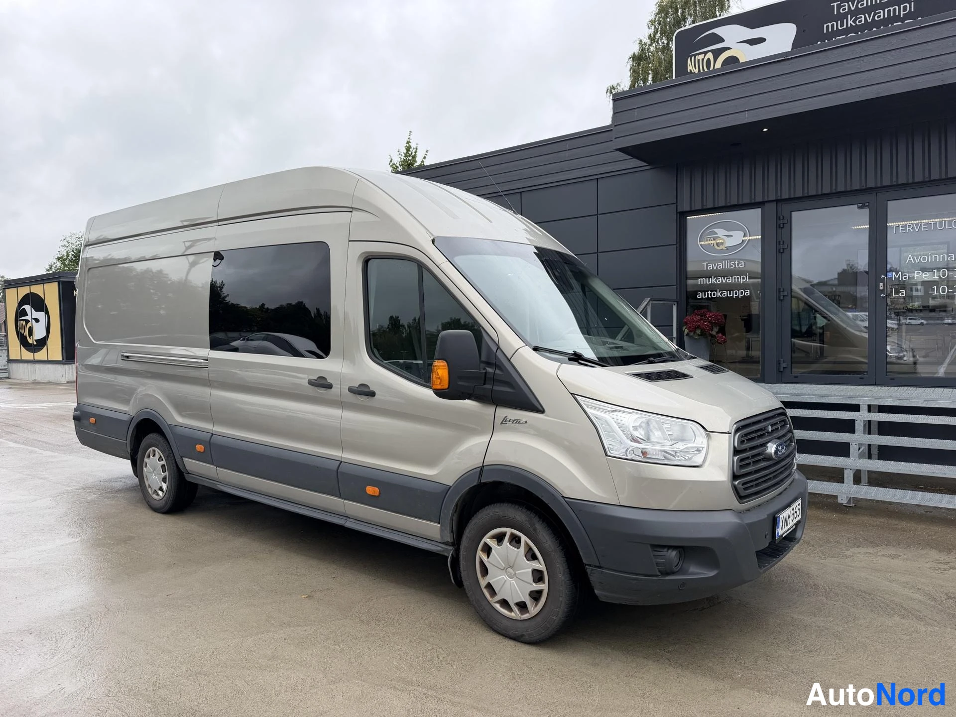 Harmaa Ford Transit 2016, etuviisto, keula oikealle, kuva 2