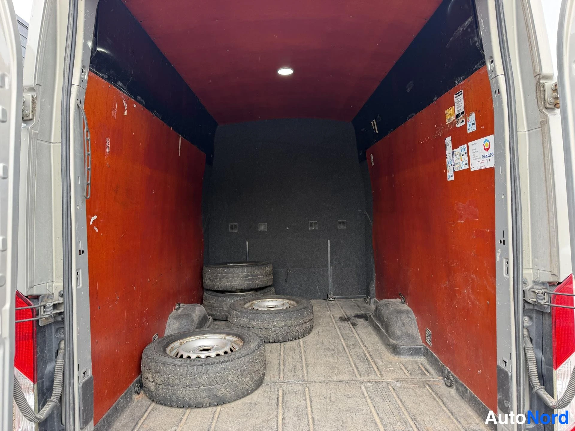 Harmaa Ford Transit 2016, tavaratila, kuva 10