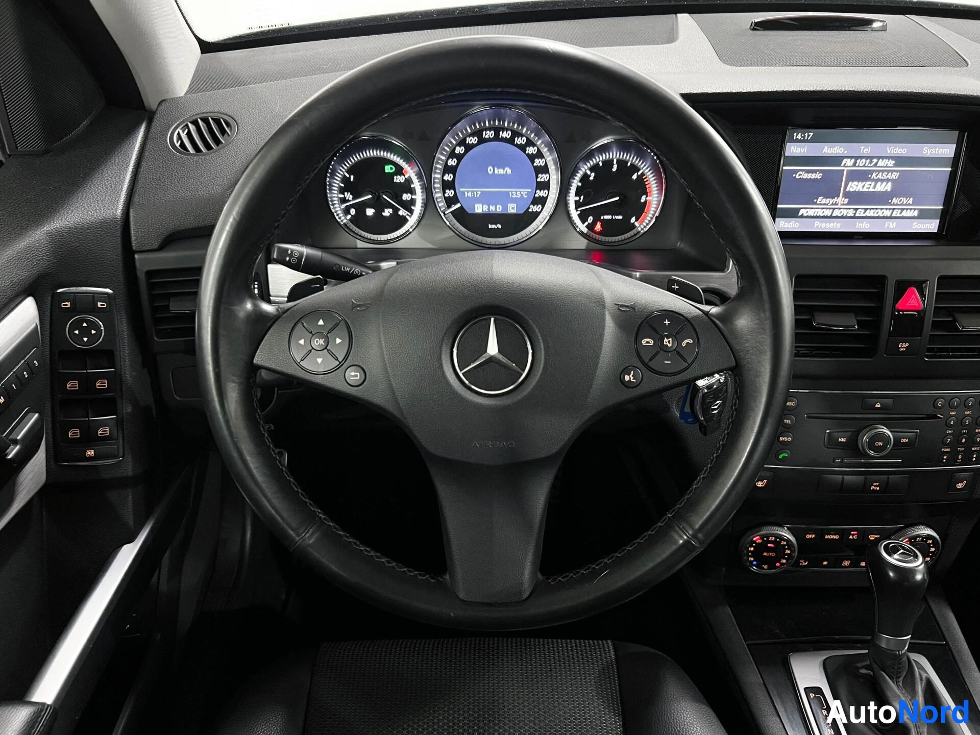 Harmaa Mercedes-Benz GLK 350 CDI 4MATIC 2010, ohjaamo, kuva 10