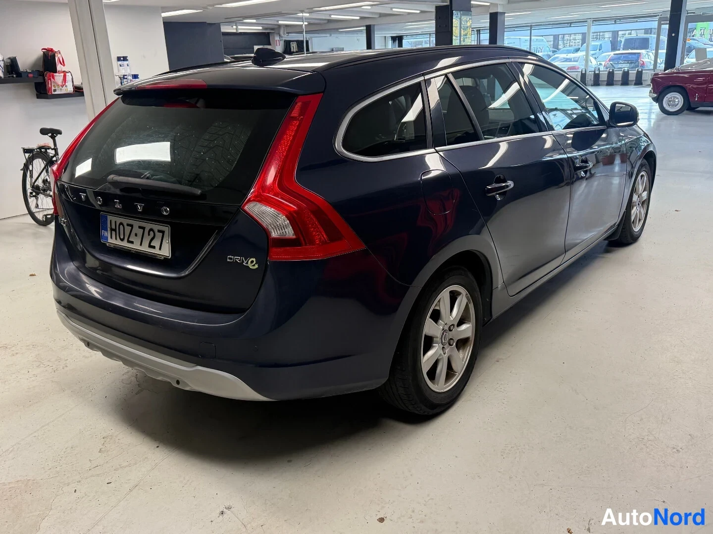 Sininen Volvo V60 2011, takaviisto, kuva 5