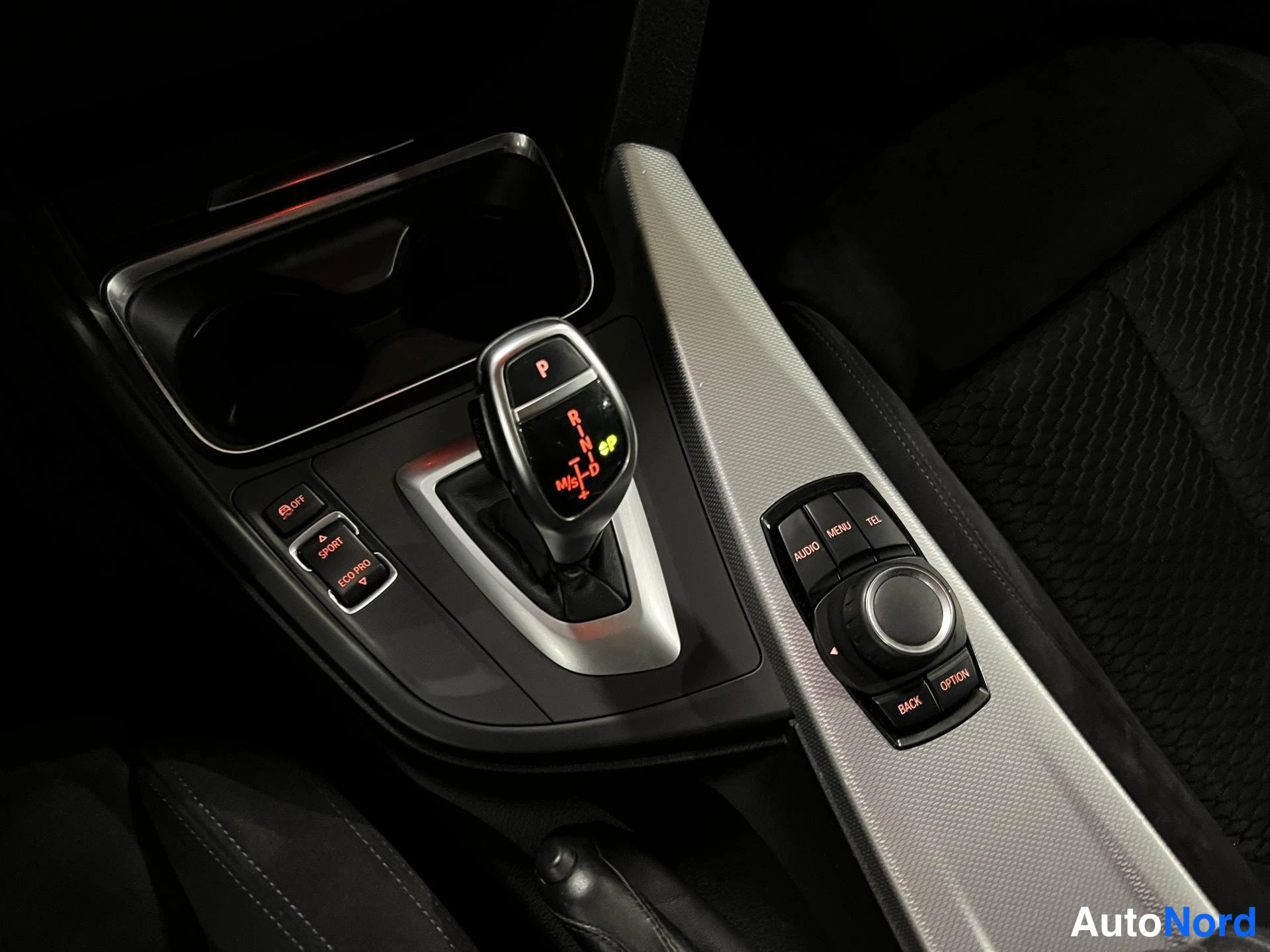 Blue BMW 320i xDrive 2013, detail, photo 16