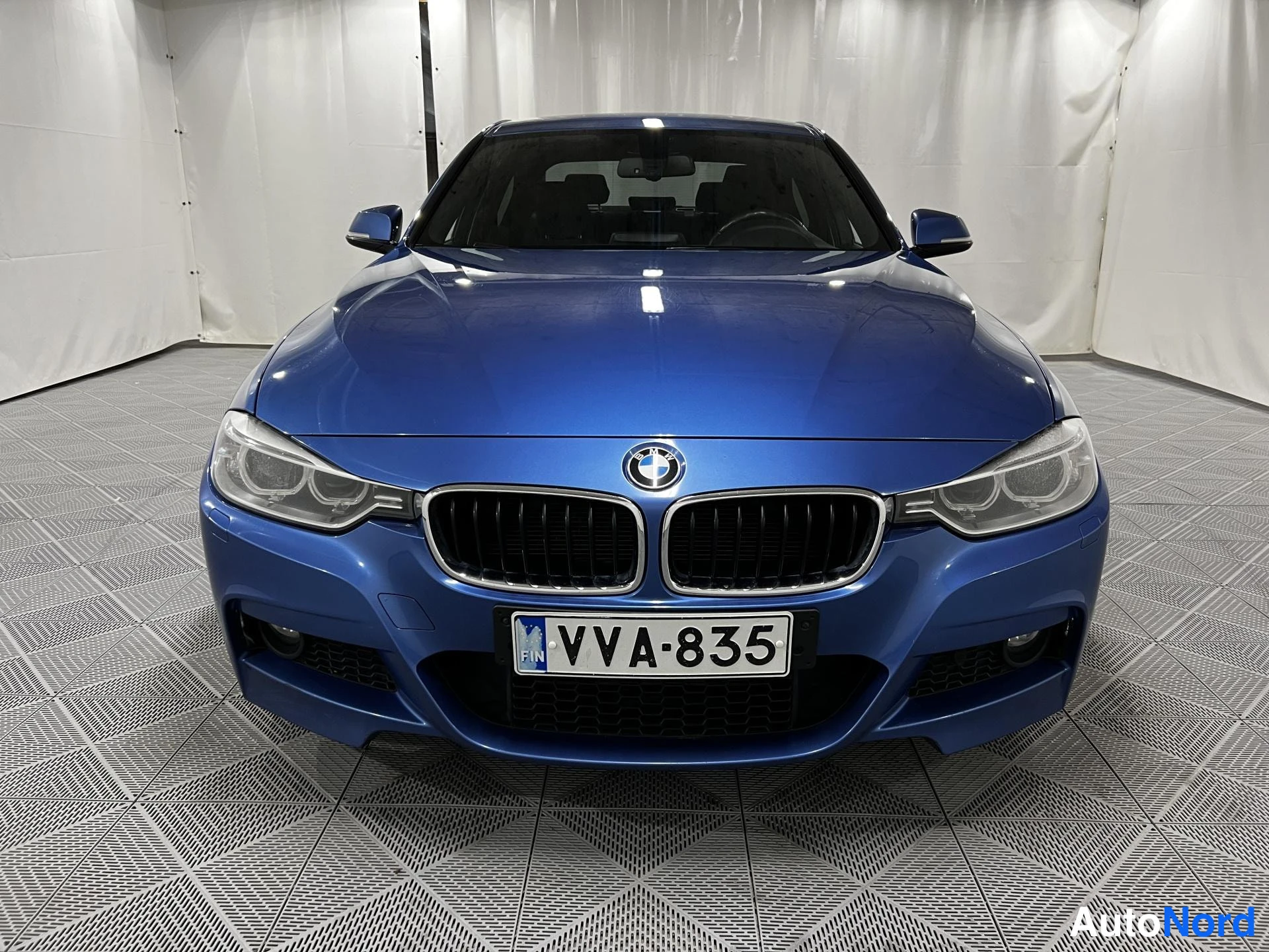 Blue BMW 320i xDrive 2013, front, photo 3