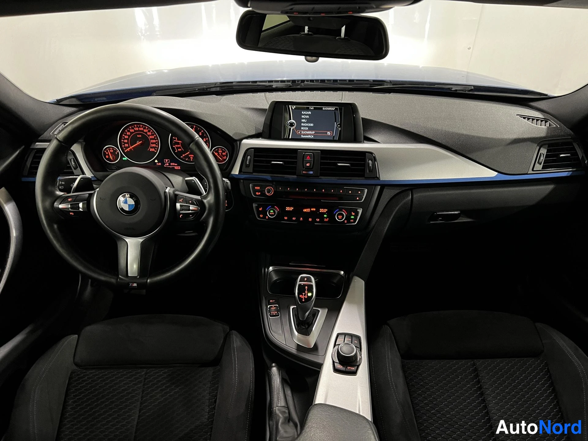 Blue BMW 320i xDrive 2013, cockpit, photo 8