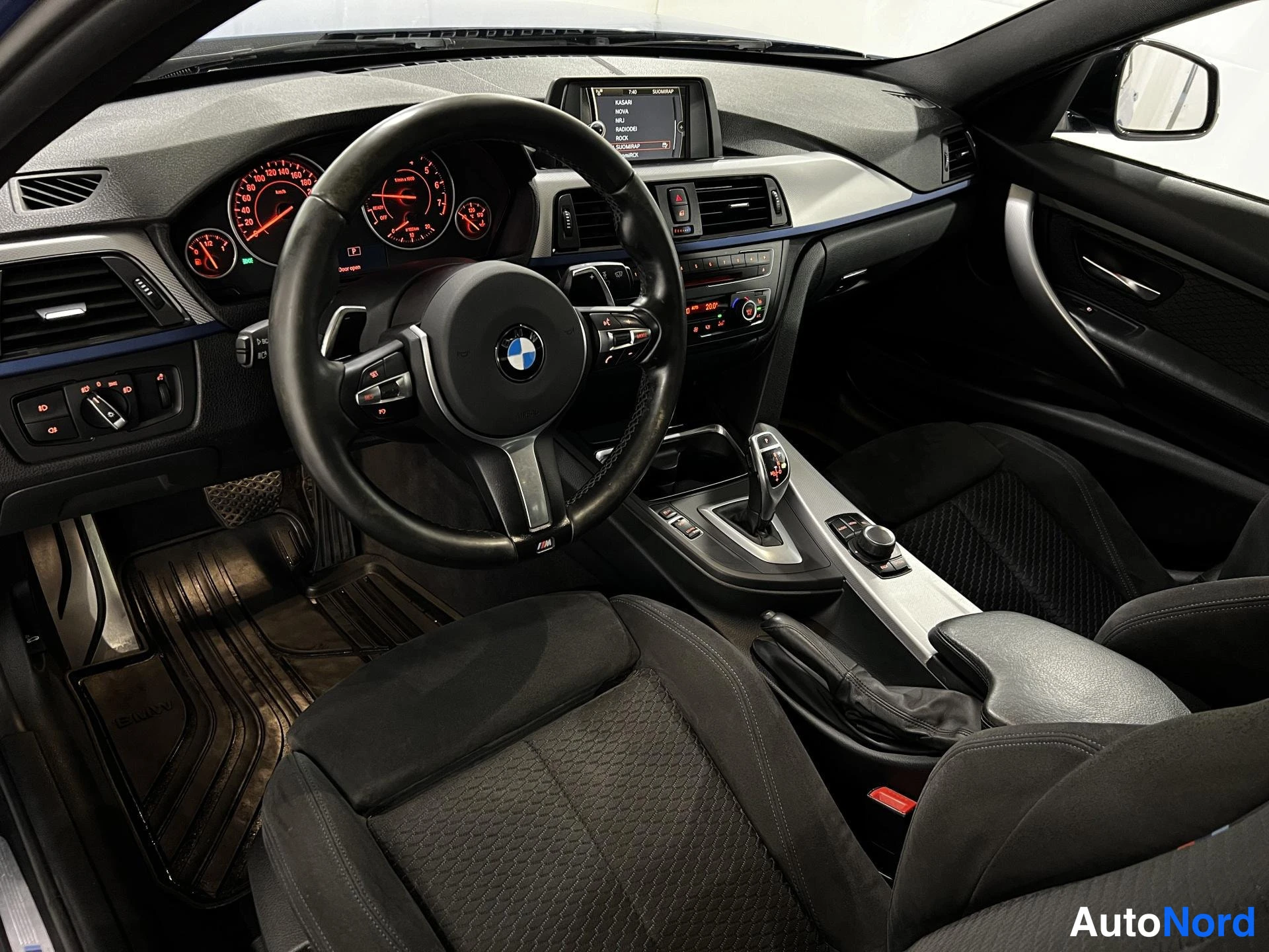 Blue BMW 320i xDrive 2013, cockpit, photo 9
