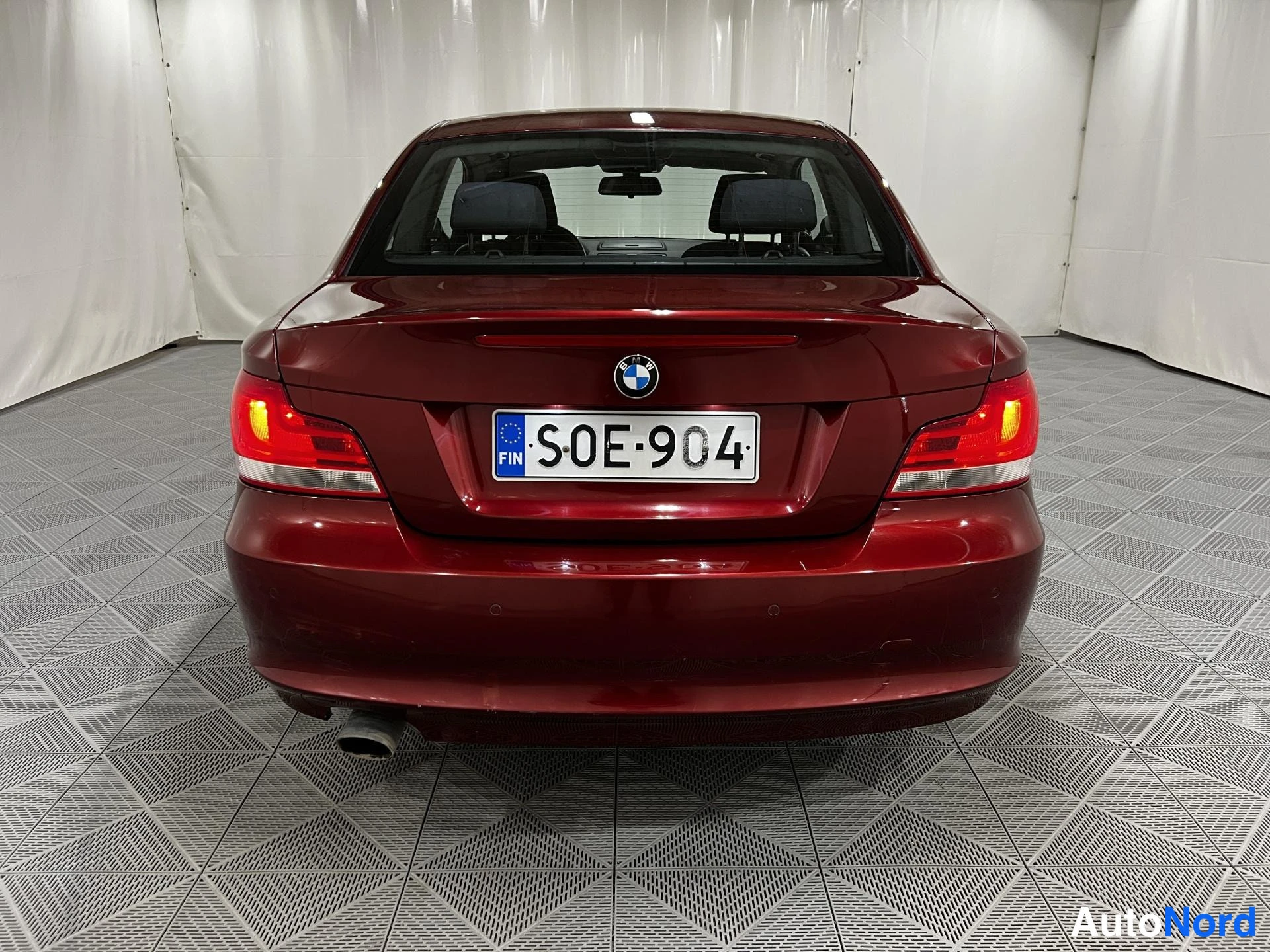 Punainen BMW 120d 2012, takaa, kuva 6