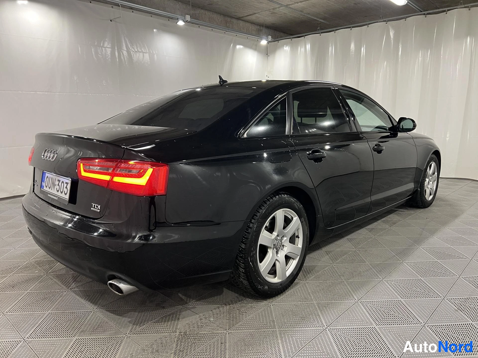 Musta Audi A6 2014, takaviisto, kuva 4